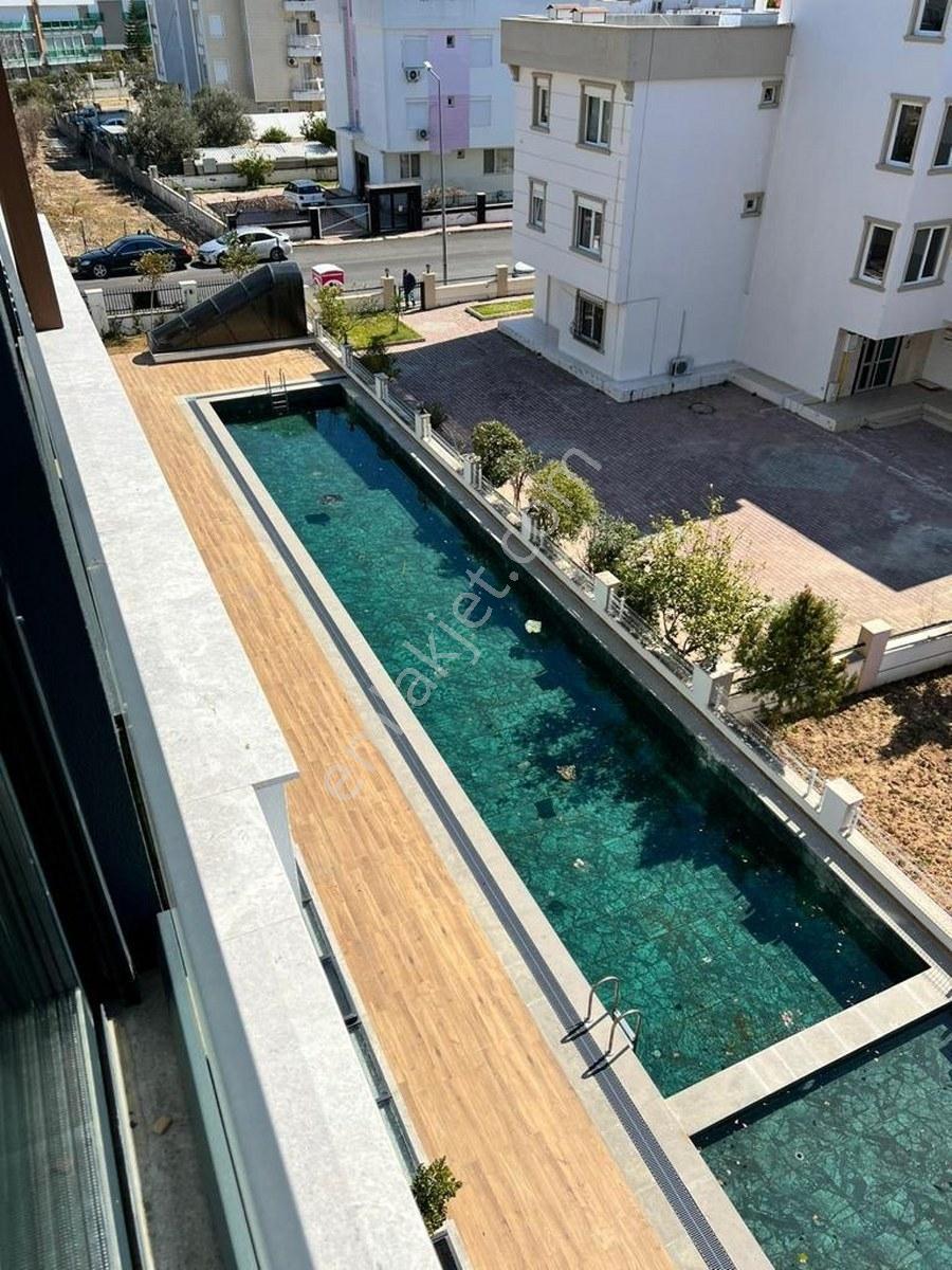 Güzeloba Merkez'de Site İçinde 1+1 Katta Eşyalı Kiralık Daire — görsel 12