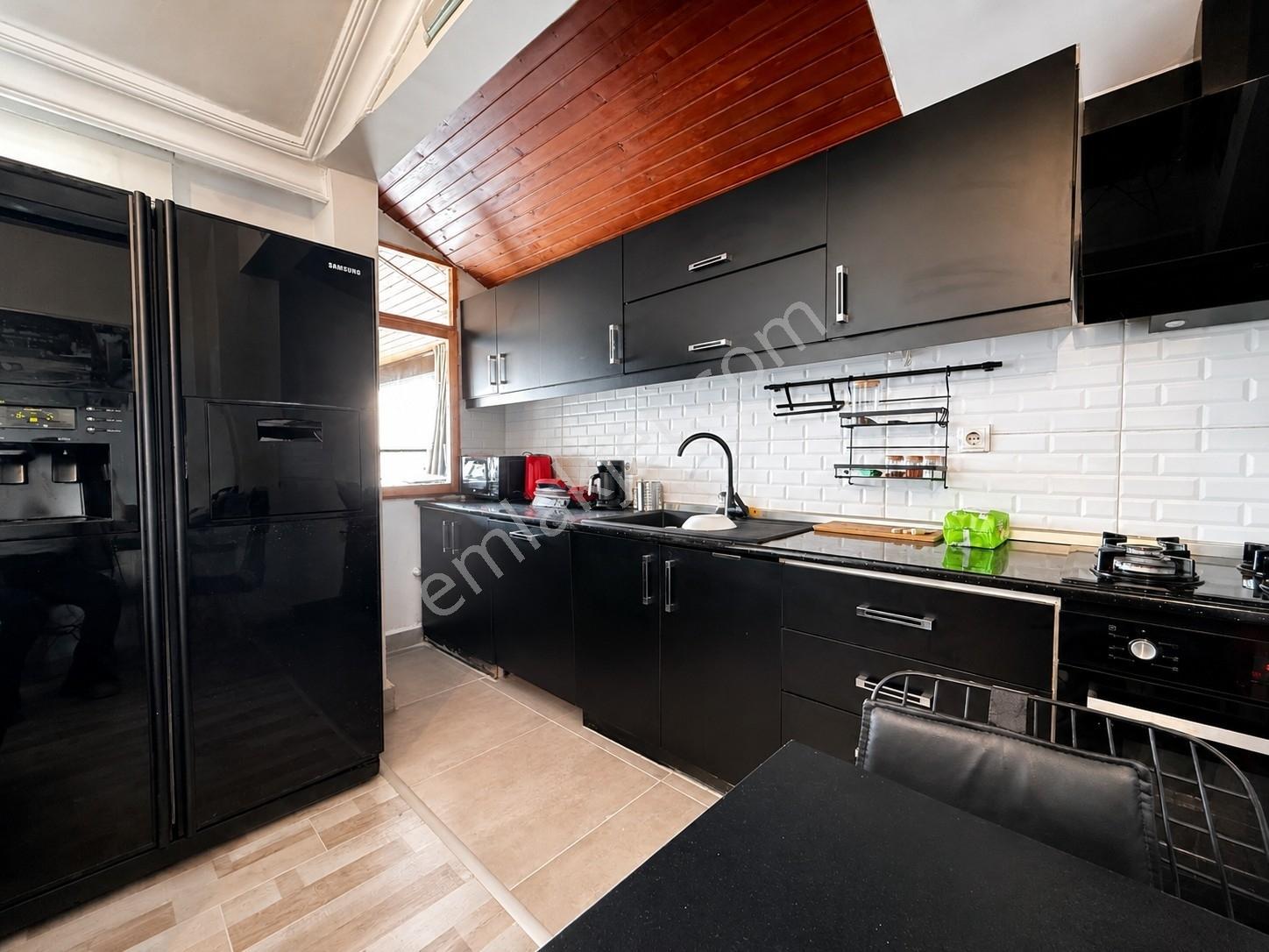 Eski Lara'da Çift Teraslı Deniz Manzaralı, Geniş, Eşyalı Kiralık - Görsel 8
