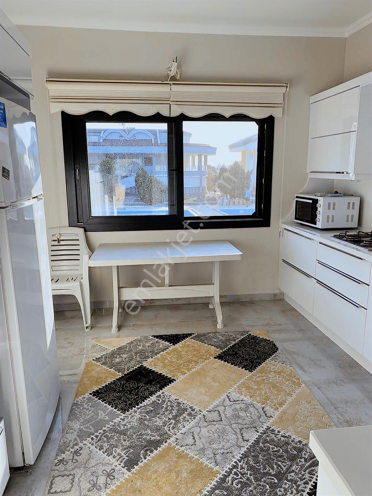 Didim'de Havuzlu Sitede 4+1 Ayrı Mutfak Eşyalı Kiralık Villa - Görsel 18