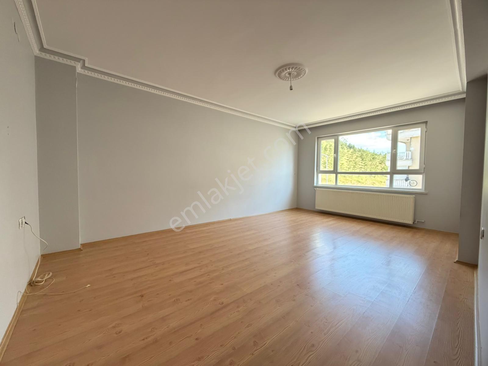 Kuşcağız Gazeller Cad. Yakını Asansörlü Ara Katta Çift Balkon Kiralık 3+1 - Görsel 4