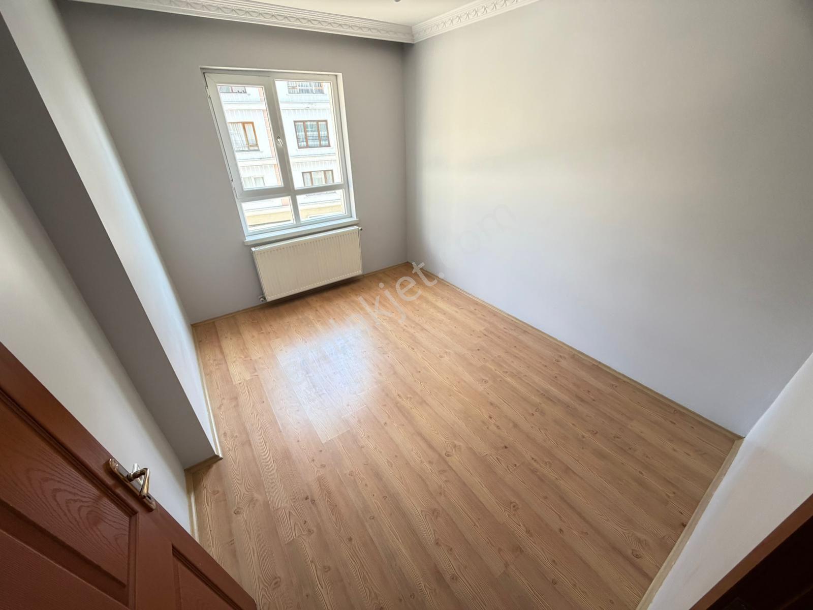 Kuşcağız Gazeller Cad. Yakını Asansörlü Ara Katta Çift Balkon Kiralık 3+1 - Görsel 9