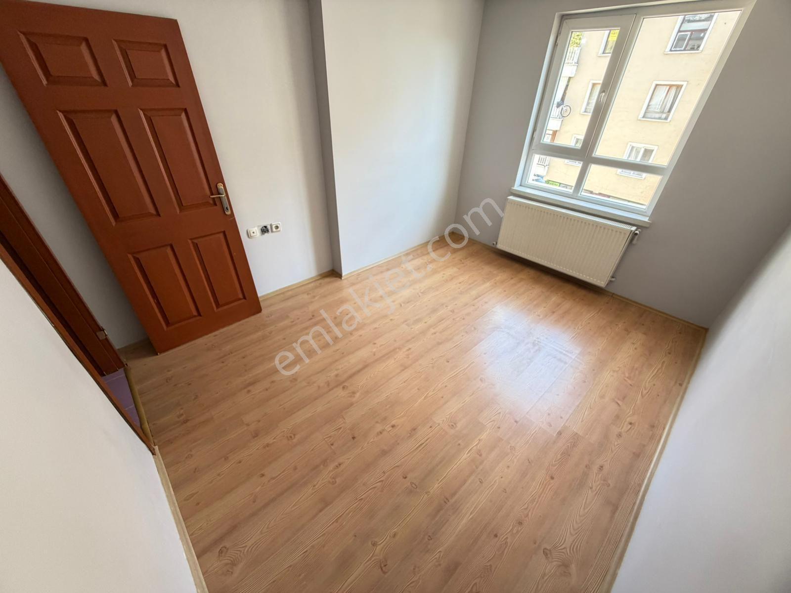 Kuşcağız Gazeller Cad. Yakını Asansörlü Ara Katta Çift Balkon Kiralık 3+1 - Görsel 13