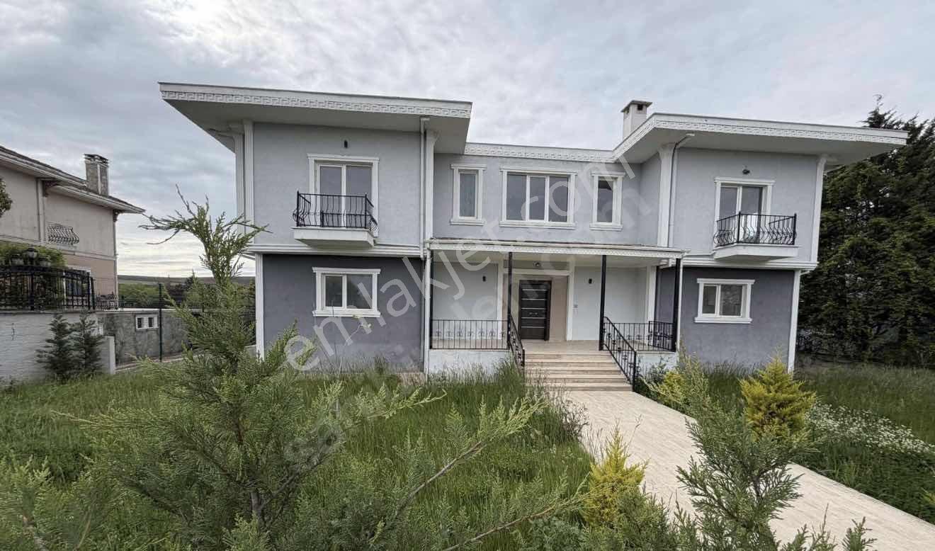 Büyükçekmece Tepekent Sitesinde Satılık Müstakil Villa