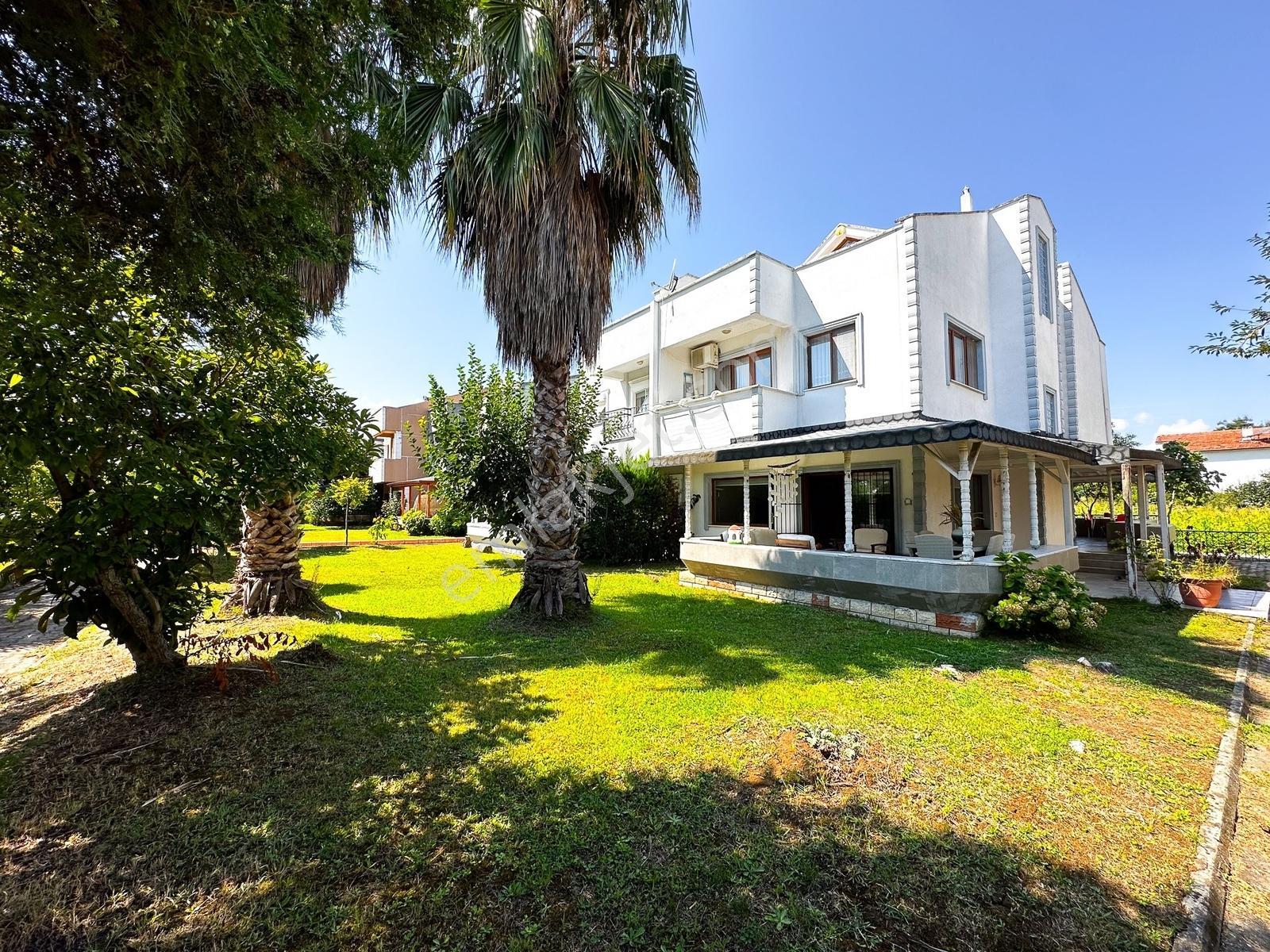 Satılık | Taflan Evleri Sitesi'nde Bakımlı 5+1 Triplex Villa
