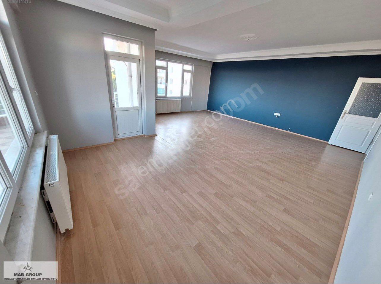 Antalya Konyaaltı Akkuyu Mahallesinde Doğalgazlı Kombili Satılık 3+1 Daire