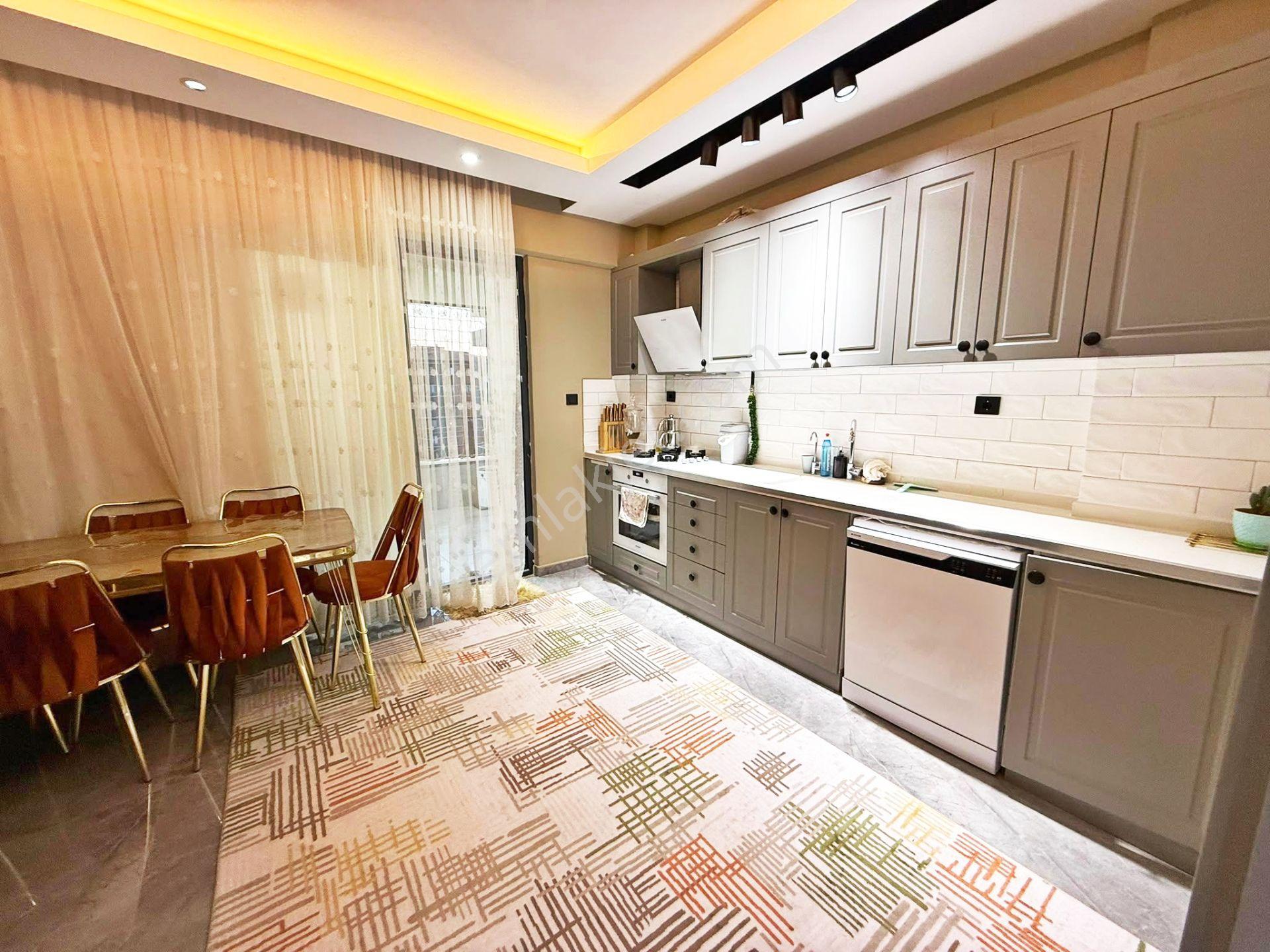 Alpaslan'da Ara Kat Geniş Oturum Yerden Isıtmalı U.lüx2+1 Daire