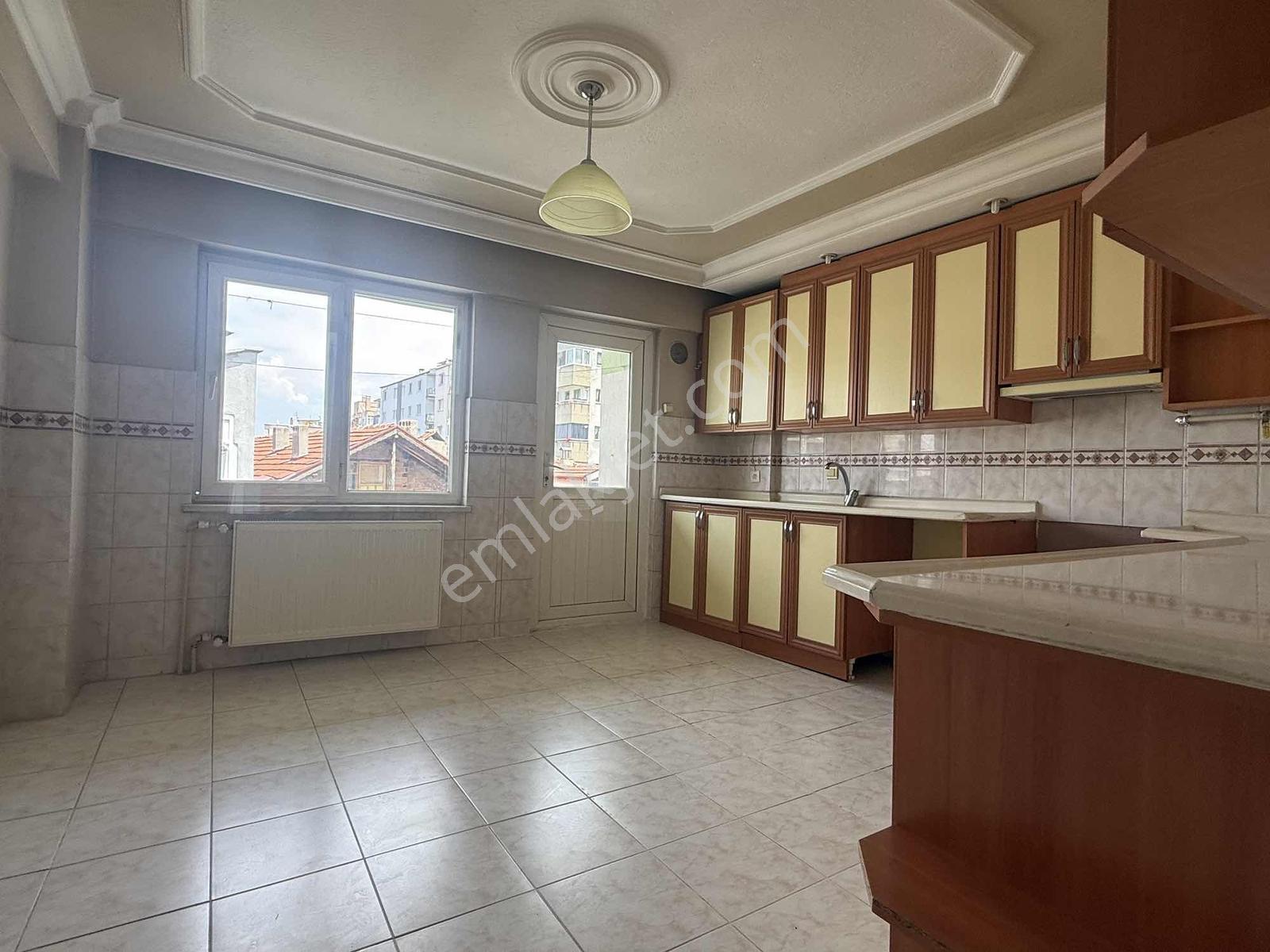 Binyapıdan Feslikan Atatürk Okulu Yakını Kiralık 3+1 Daire !! - Görsel 10