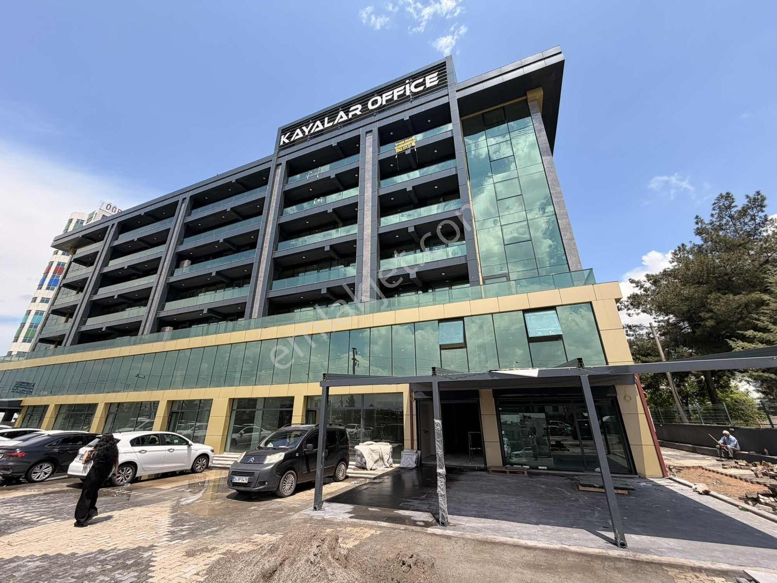 Öğretmen Evi Yanı Kayalar Yapıda 1+1 Kiralık Büro