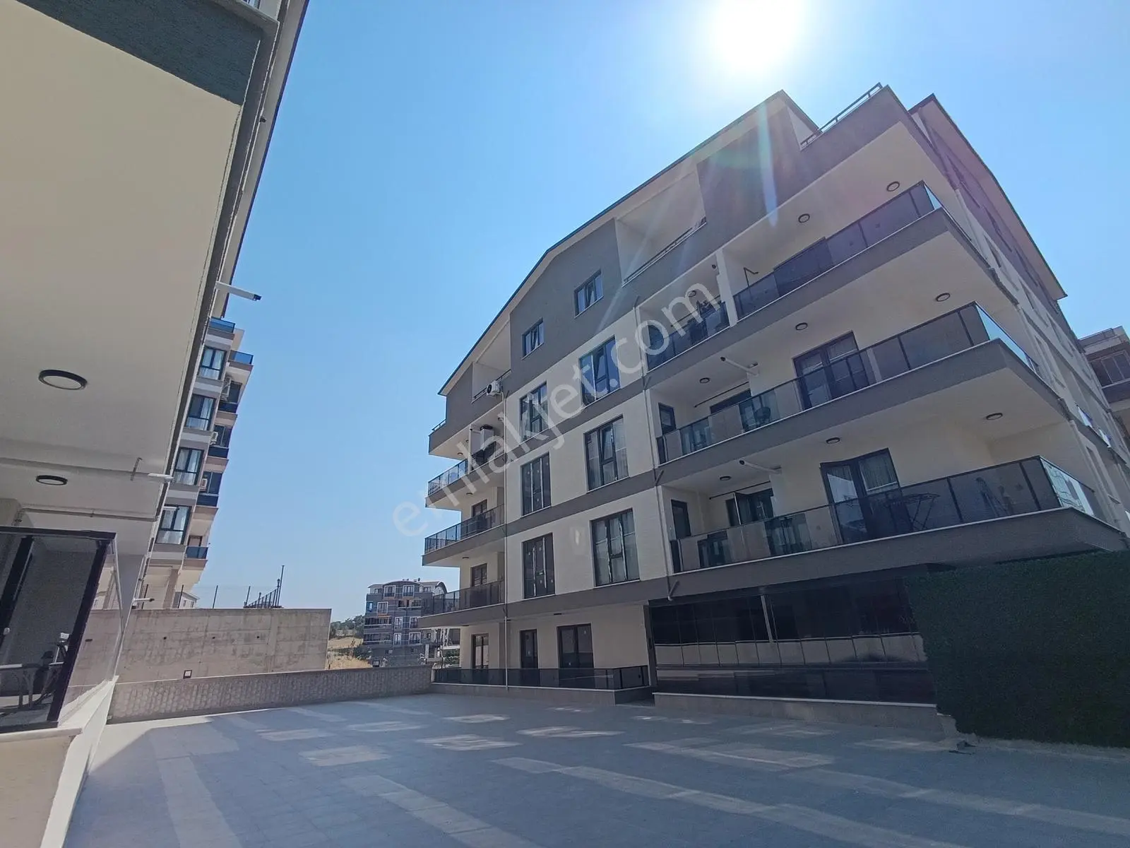 Hamitler Macerapark Karşısı Siteiçi Satılık 3+1 Garajüstü Daire