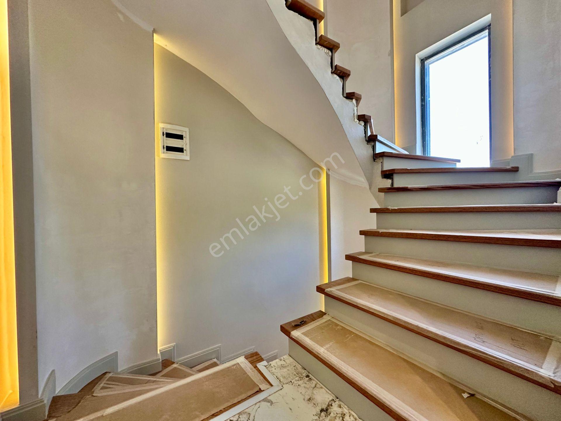 Ay Emlaktanhamidiye'de Muhteşem Konumlu Yüzme Havuzlu Giyinme Odalı Satılık 5+1 Akıllı Villa - Görsel 14