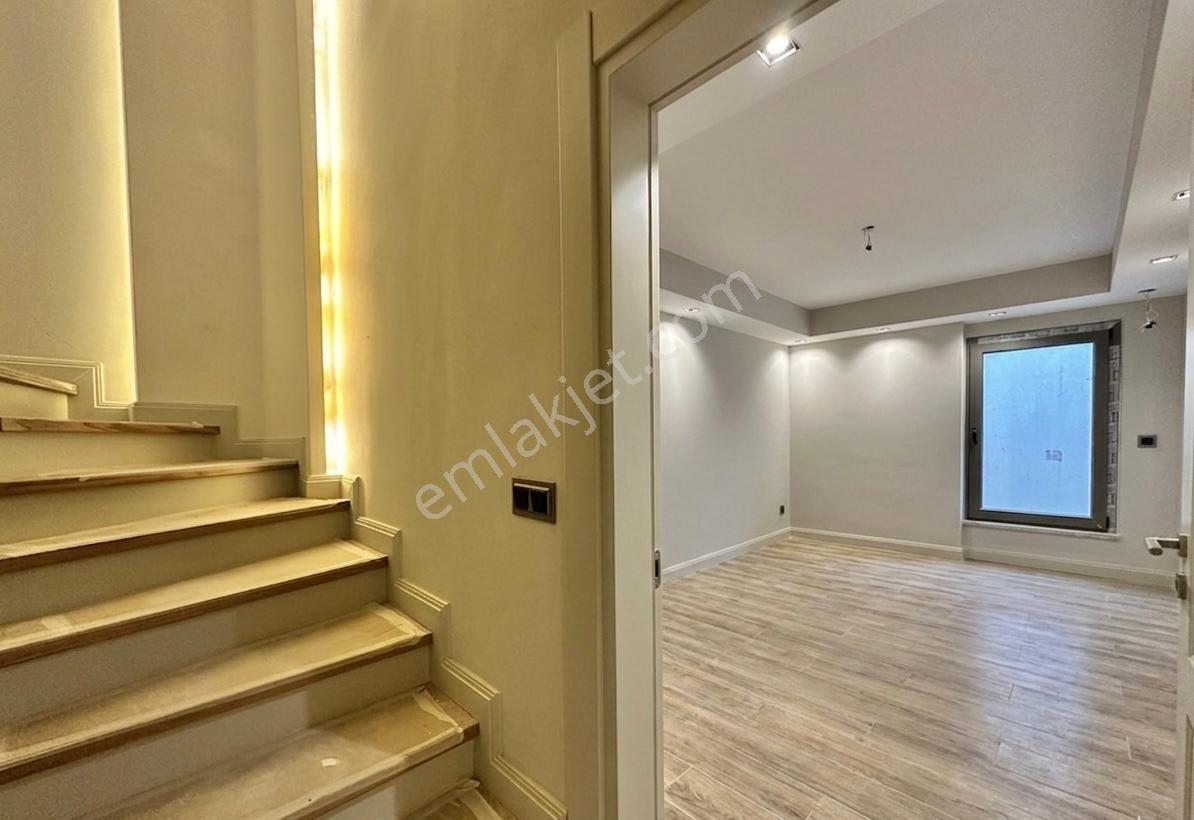 Ay Emlaktanhamidiye'de Muhteşem Konumlu Yüzme Havuzlu Giyinme Odalı Satılık 5+1 Akıllı Villa - Görsel 25
