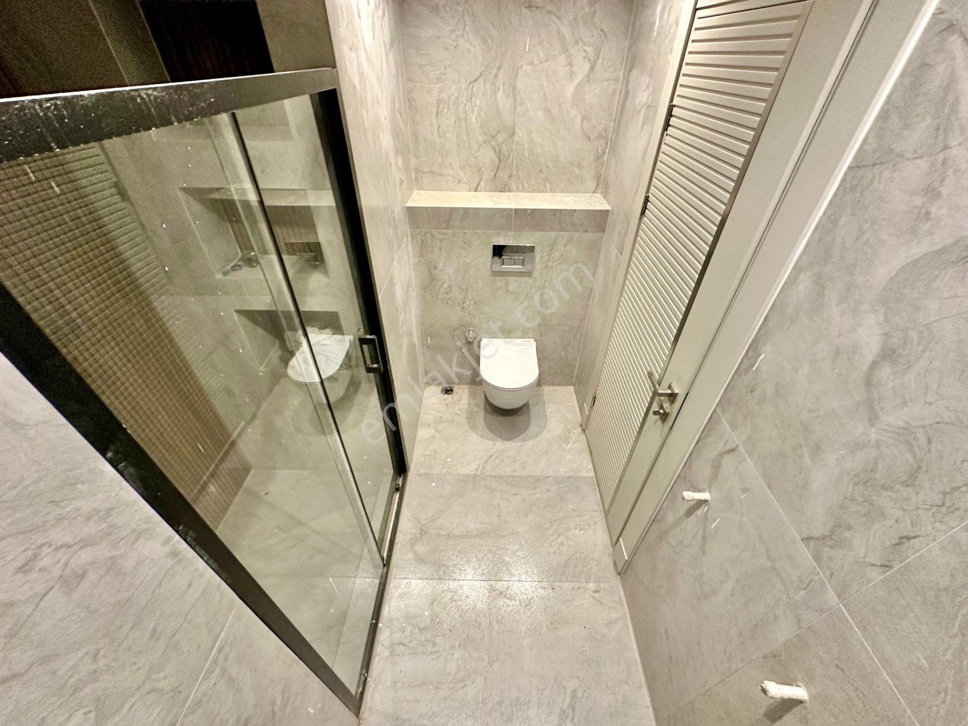 Ay Emlaktanhamidiye'de Muhteşem Konumlu Yüzme Havuzlu Giyinme Odalı Satılık 5+1 Akıllı Villa - Görsel 6