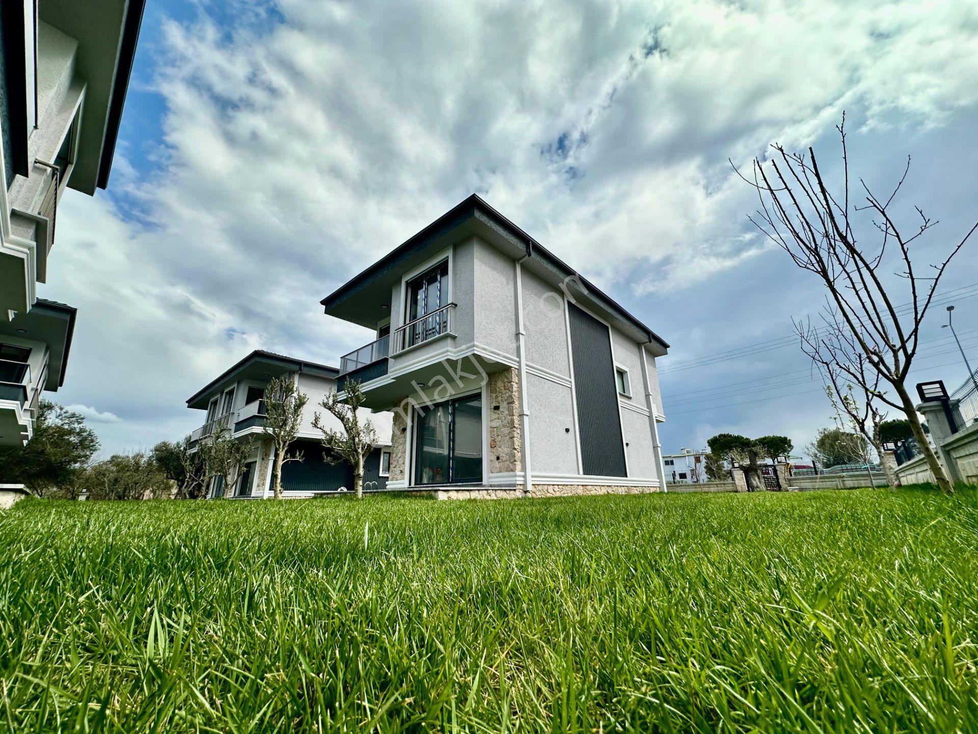 ꧁ay Emlaktan꧂küçükkuyu'da Denize Sadece 50 Metre Yüzme Havuzlu Satılık 3+1 Bağımsız Müstakil Villa - Görsel 4