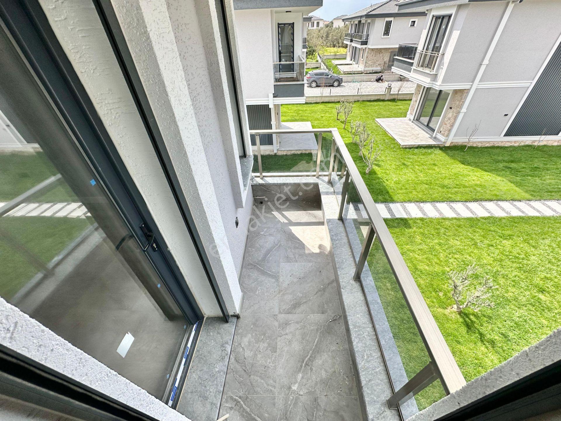 ꧁ay Emlaktan꧂küçükkuyu'da Denize Sadece 50 Metre Yüzme Havuzlu Satılık 3+1 Bağımsız Müstakil Villa - Görsel 18