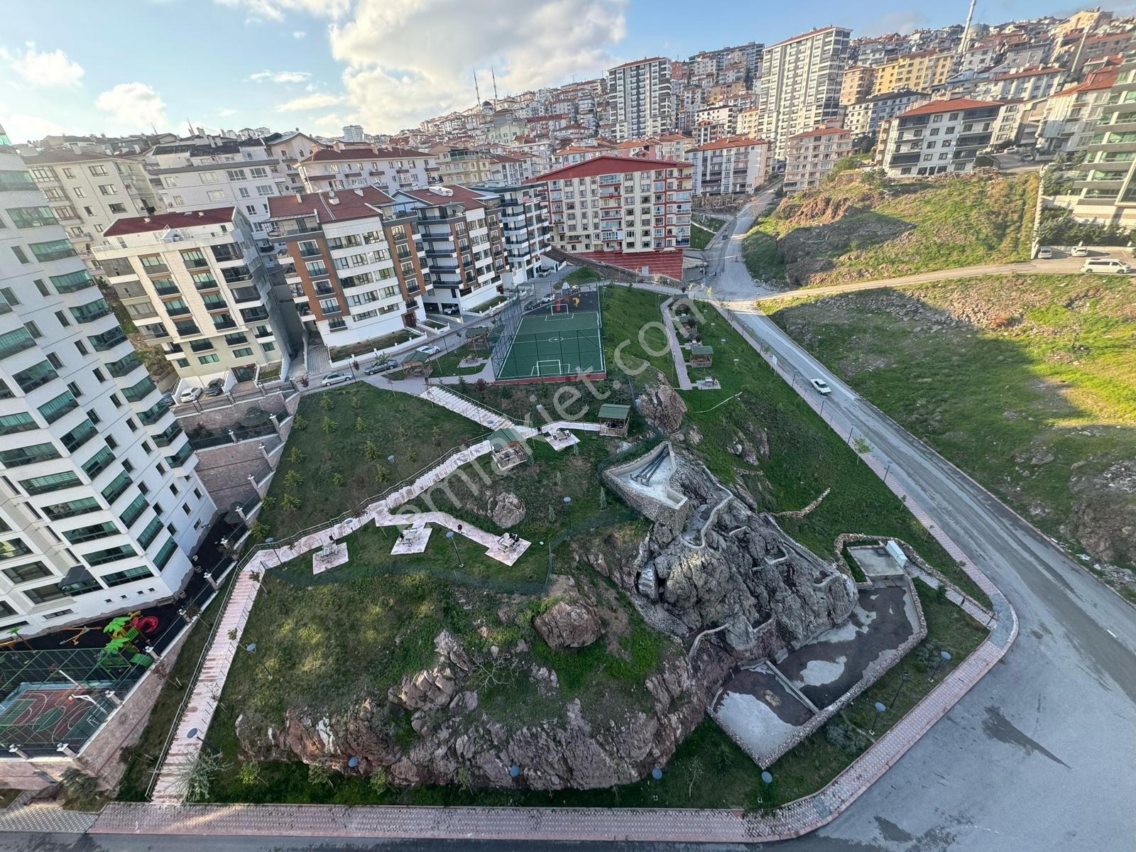Şehrin Kalbinde, Huzur Dolu Bir Yaşam: Peyzaj Manzaralı Daire - Görsel 19