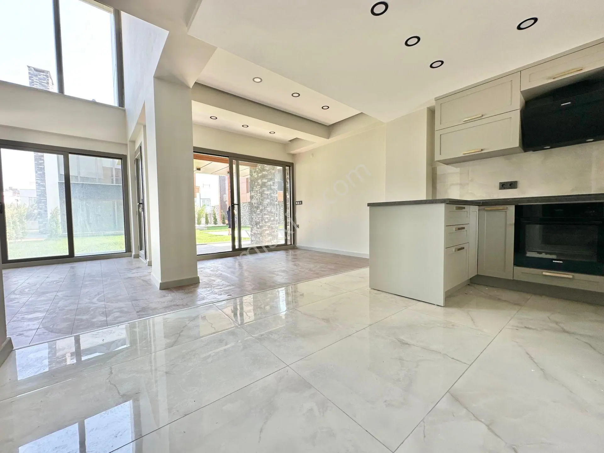 Akçay Ay Emlaktangüre'de Yolun Altında Yüzme Havuzlu Denize 500 M Satılık 4+1 Loft Müstakil Villa - Görsel 7