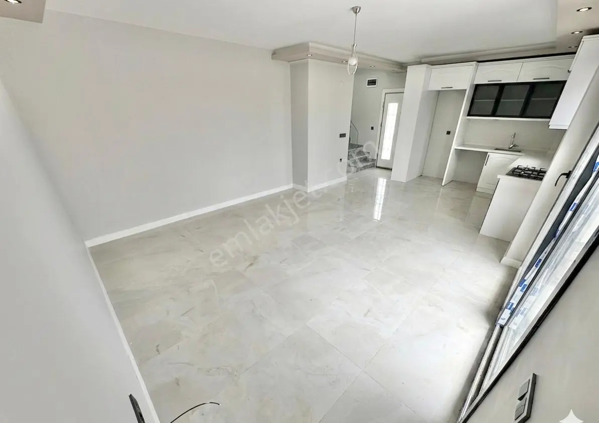 ꧁ay Emlaktan꧂denize Sadece 50 Mt Yüzme Havuzlu Geniş Bahçeli Satılık 3+1 Villa - Görsel 5