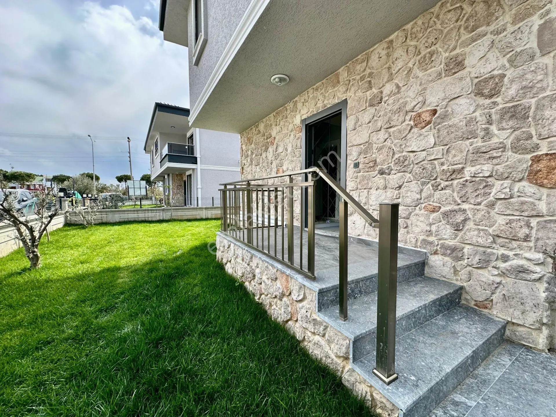 ꧁ay Emlaktan꧂denize Sadece 50 Mt Yüzme Havuzlu Geniş Bahçeli Satılık 3+1 Villa - Görsel 32