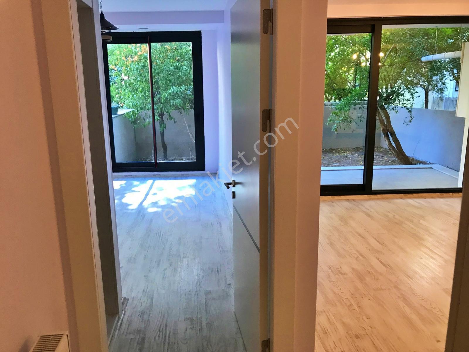 Karşıyaka'da Merkezi Konumda 1+1 Kiralık Daire - Görsel 15