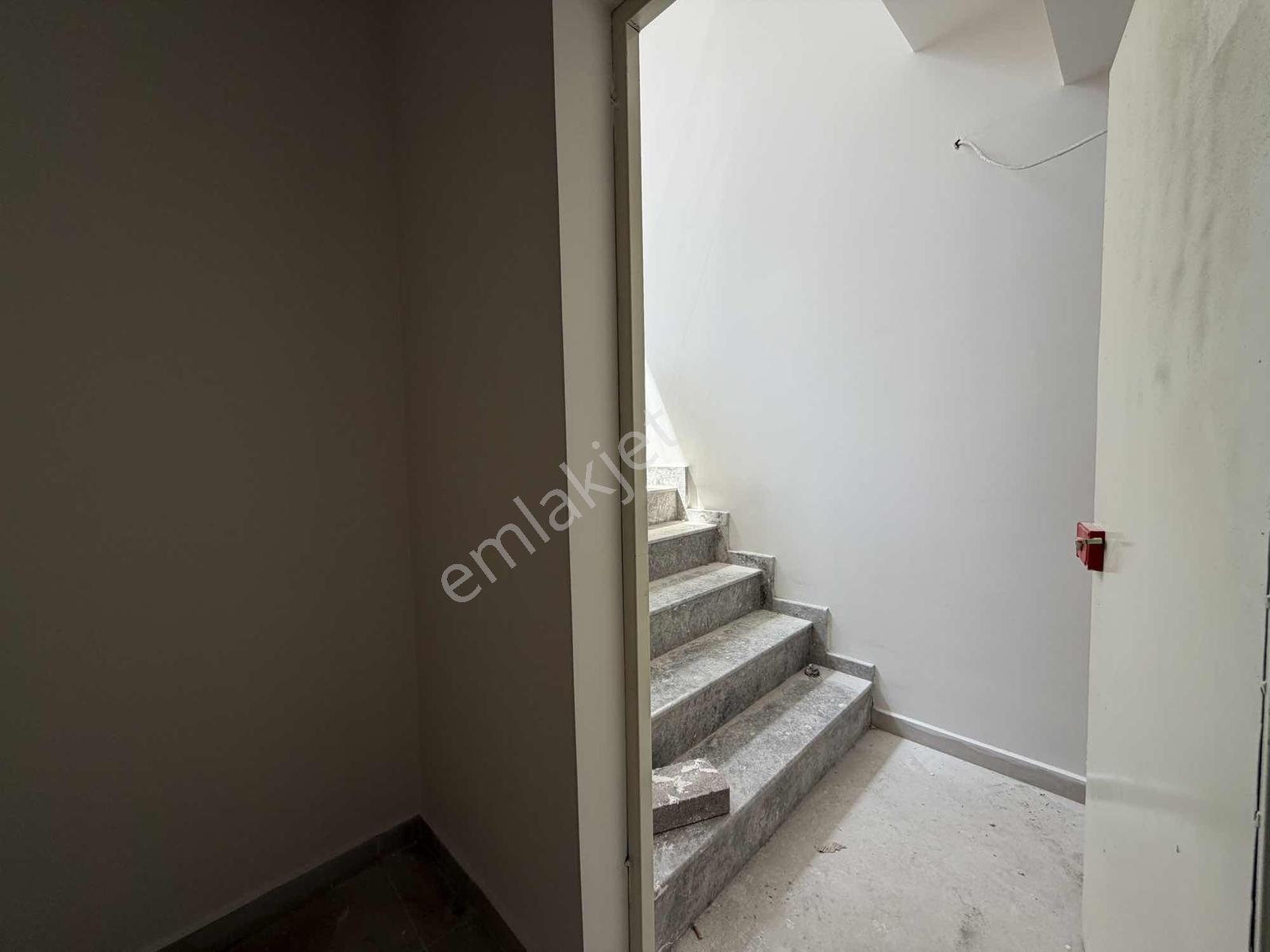 Betonyol Cadde Üzeri Sıfır 180m2 Emsalsiz Kiralık 2 Katlı Dükkan - Görsel 18