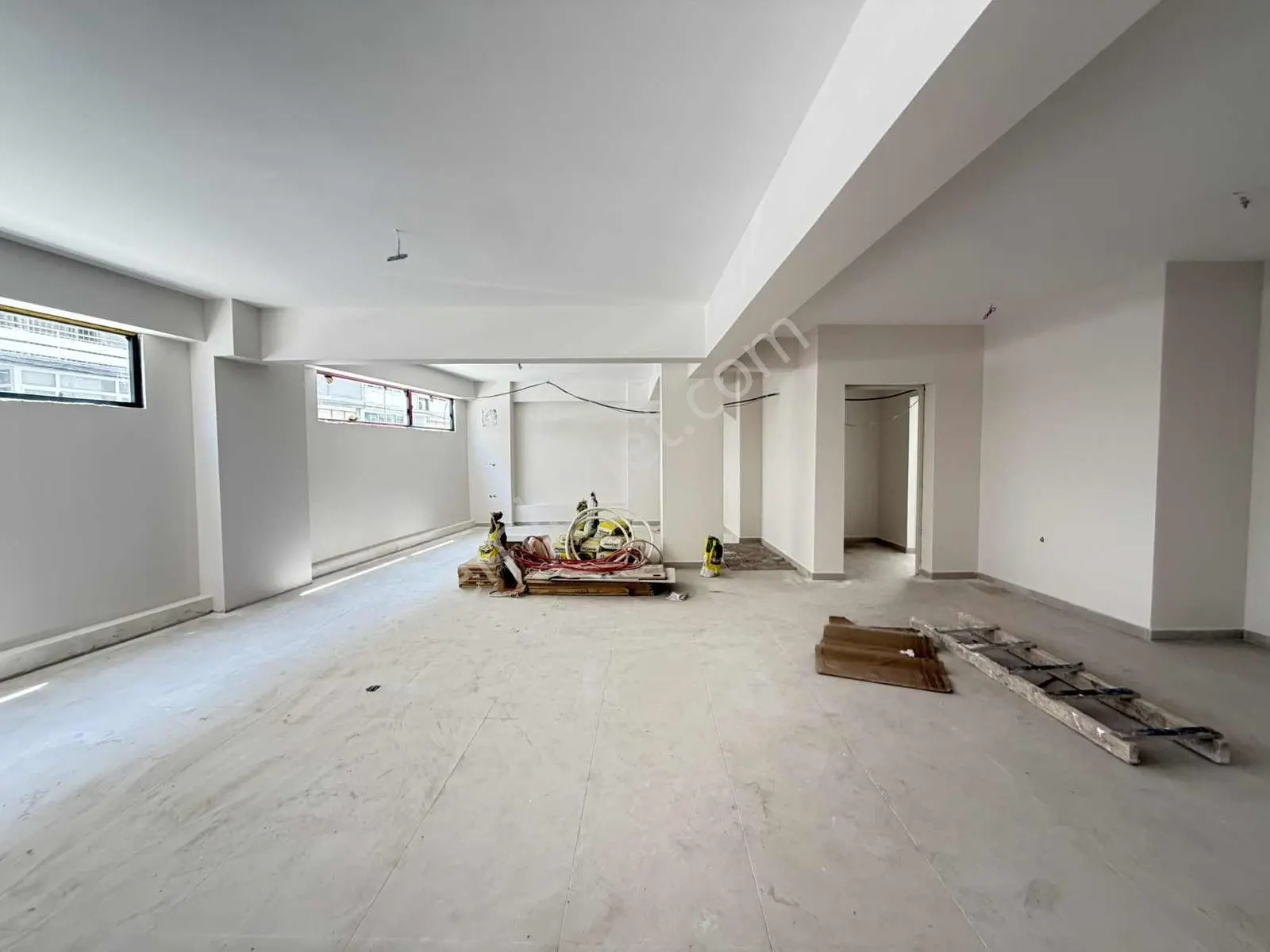 Betonyol Cadde Üzeri Sıfır 180m2 Emsalsiz Kiralık 2 Katlı Dükkan - Görsel 23