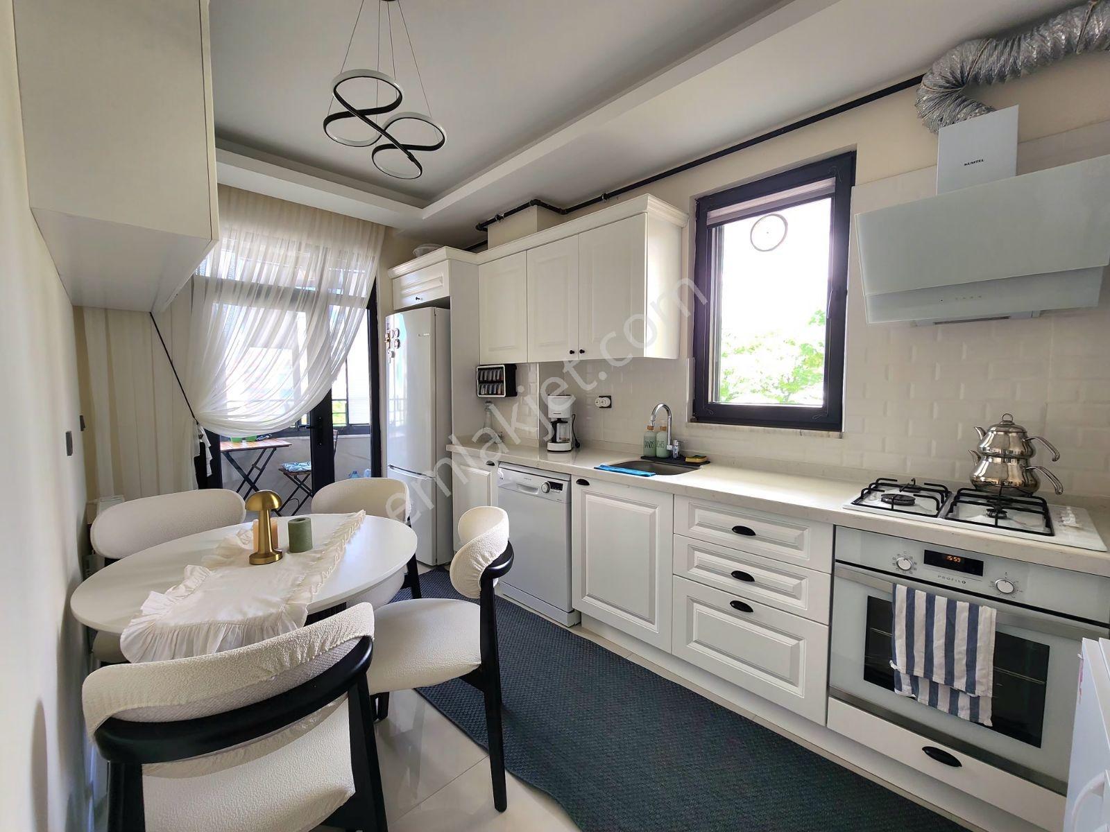 Remax Damla Gür'den Nişantaşı Caddesine Yakın Kiralık 3+1 Daire