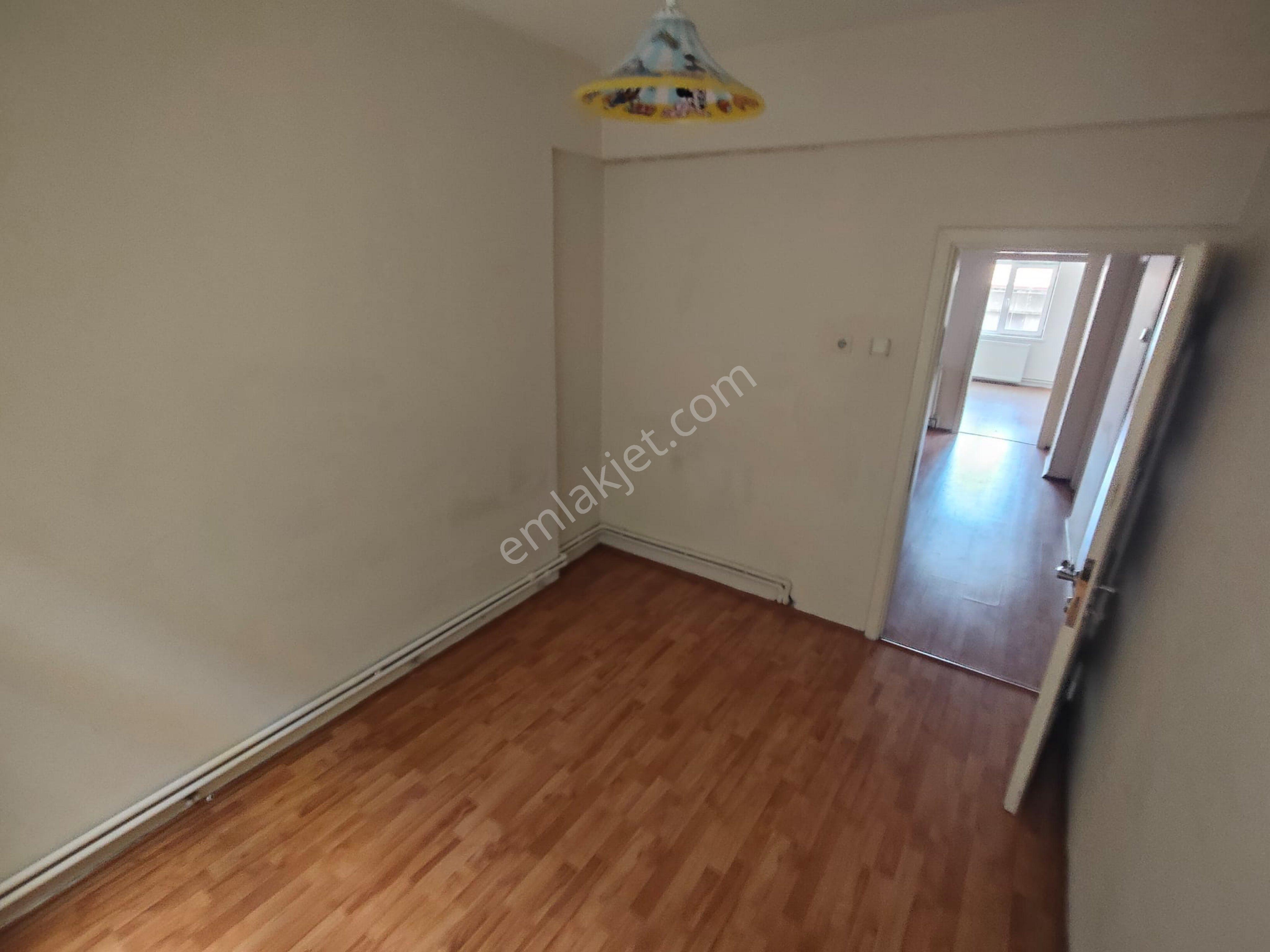 Ciftlik Mahallesinde İci Temiz Kiralık Daire - Görsel 17