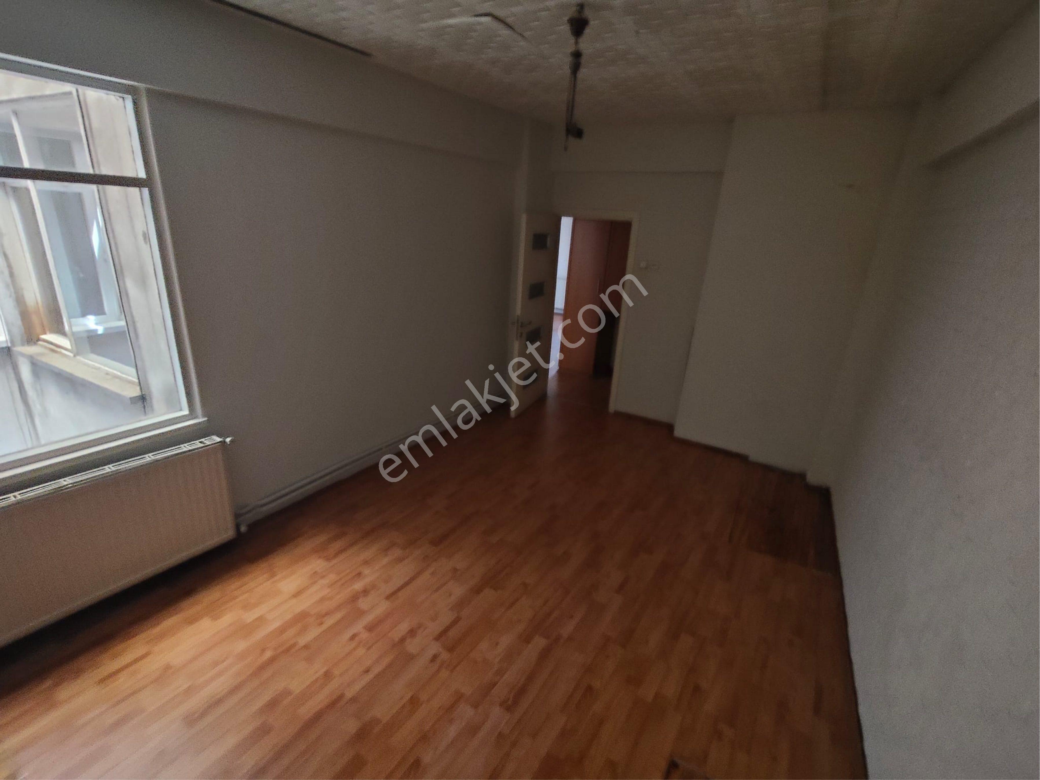 Ciftlik Mahallesinde İci Temiz Kiralık Daire