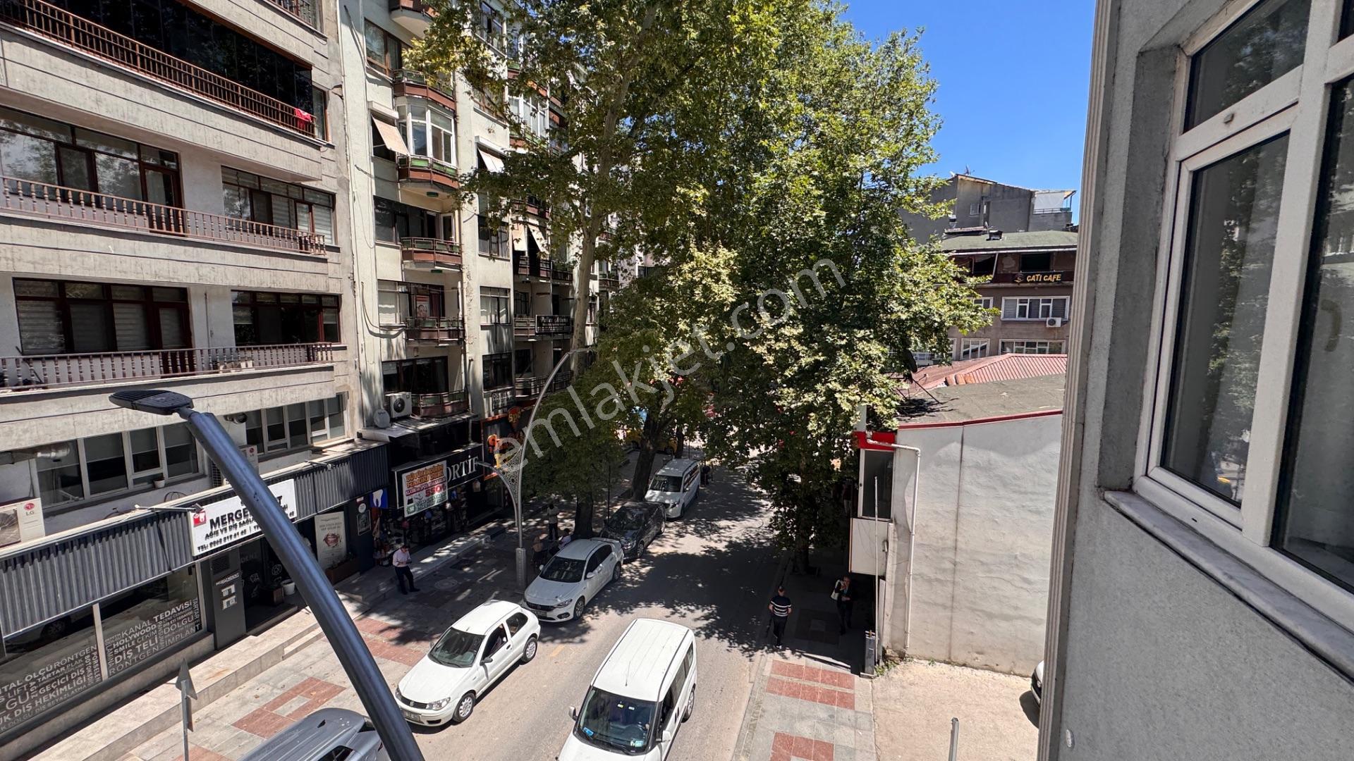 İzmit Çarşı İnönü Caddesi Kiralık Arakat Daire - Görsel 30