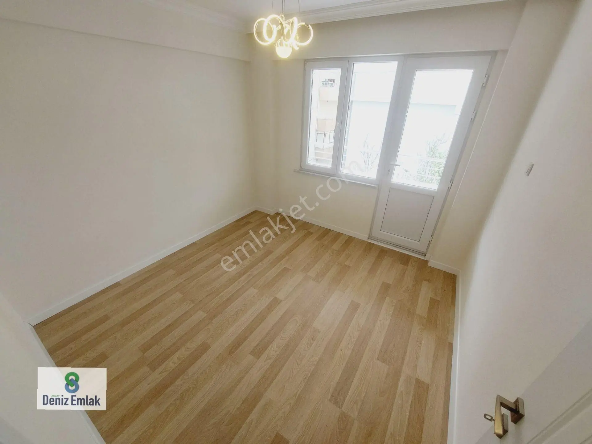 Denizden Akçay Sarıkız Mahallesinde 2+1 Satılık Geniş Balkonlu Daire - Görsel 12