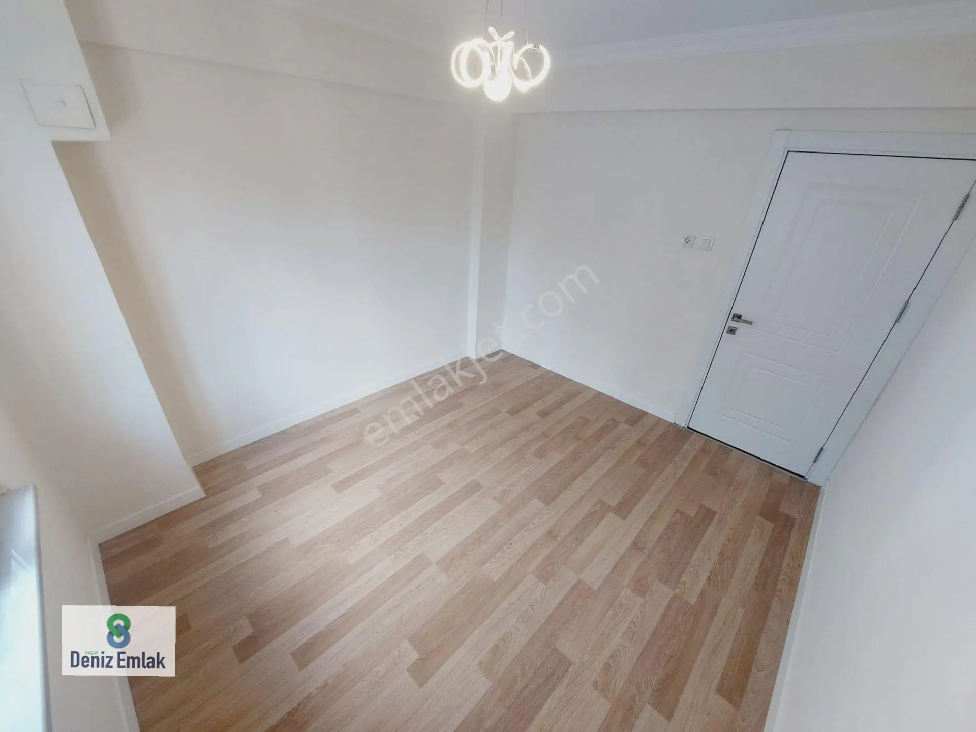 Denizden Akçay Sarıkız Mahallesinde 2+1 Satılık Geniş Balkonlu Daire - Görsel 8