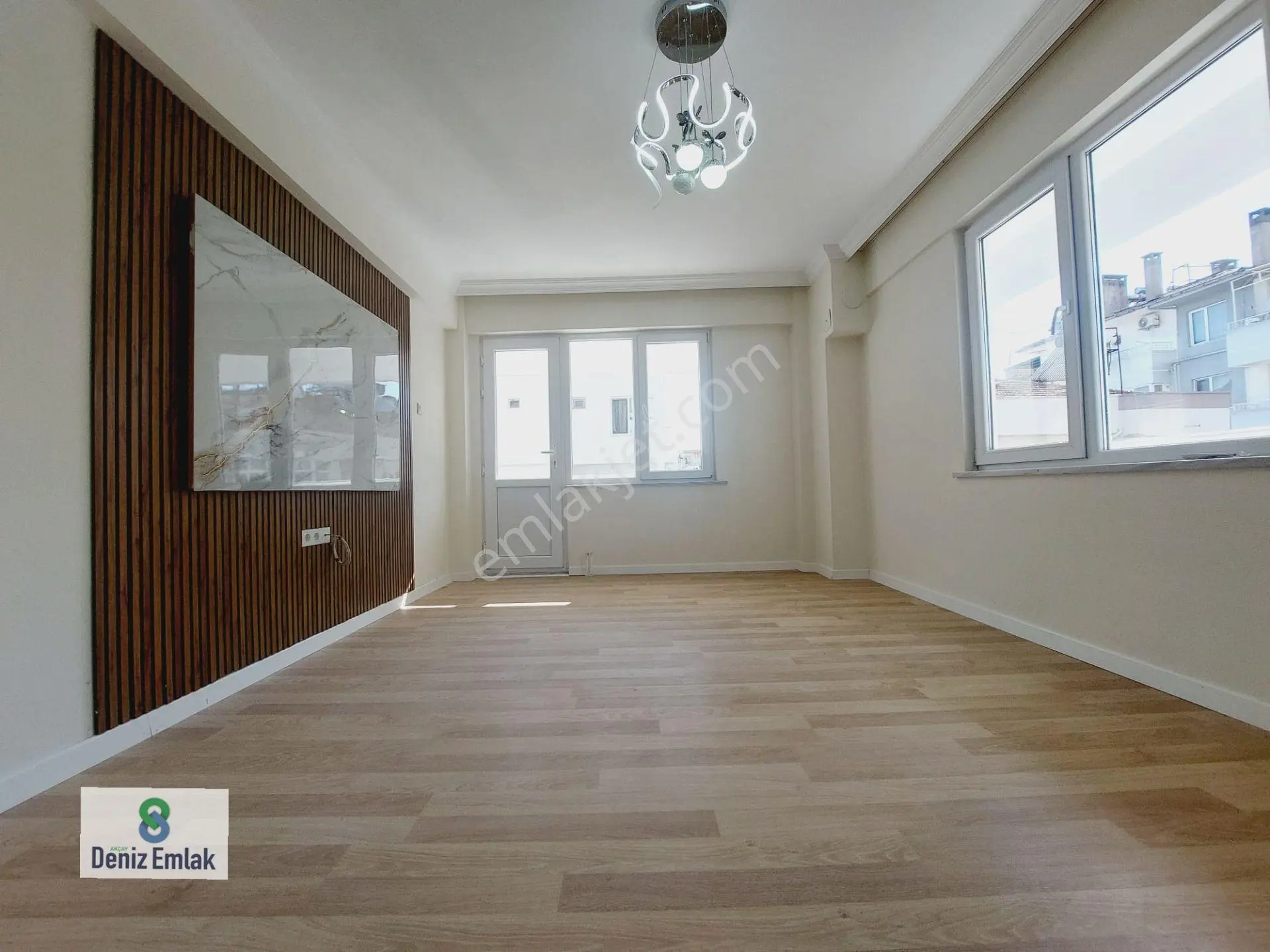 Denizden Akçay Sarıkız Mahallesinde 2+1 Satılık Geniş Balkonlu Daire - Görsel 4