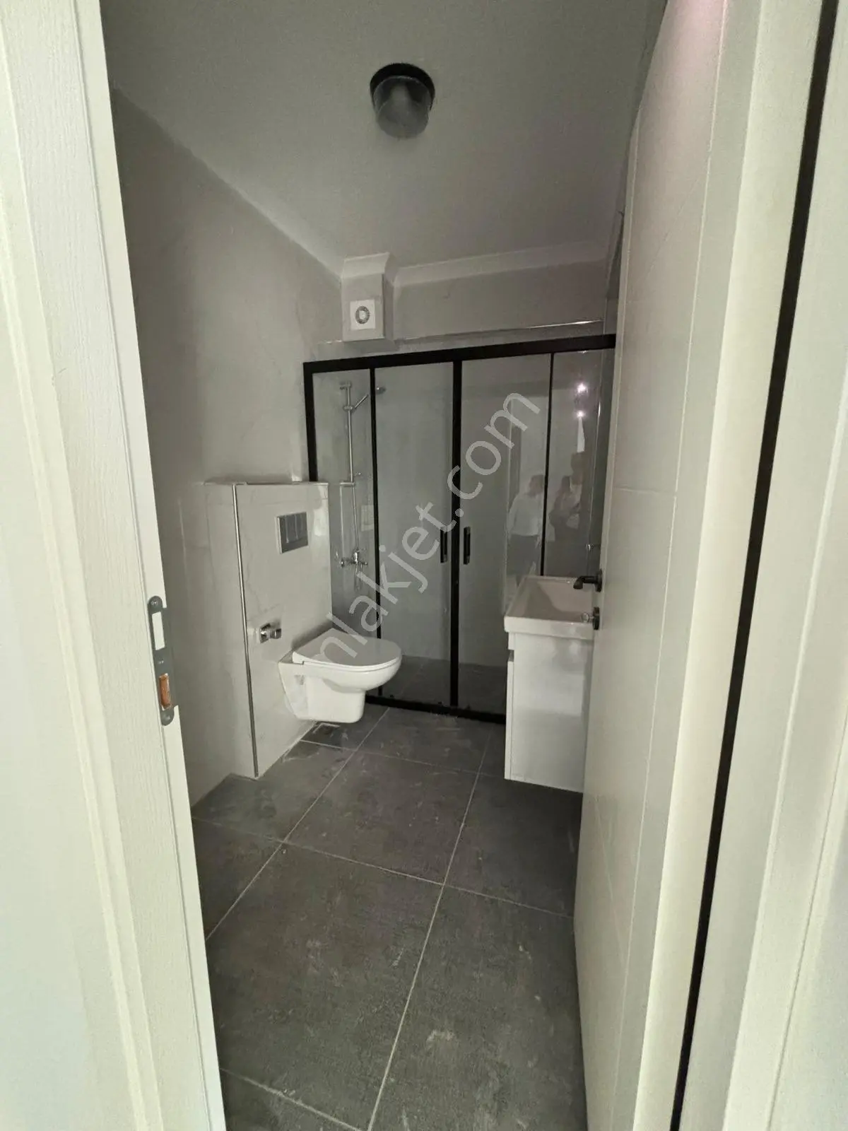 Yeni Mahalle 2+0 Ayrı Mutfak Kiralık Ara Kat Daire - Görsel 7