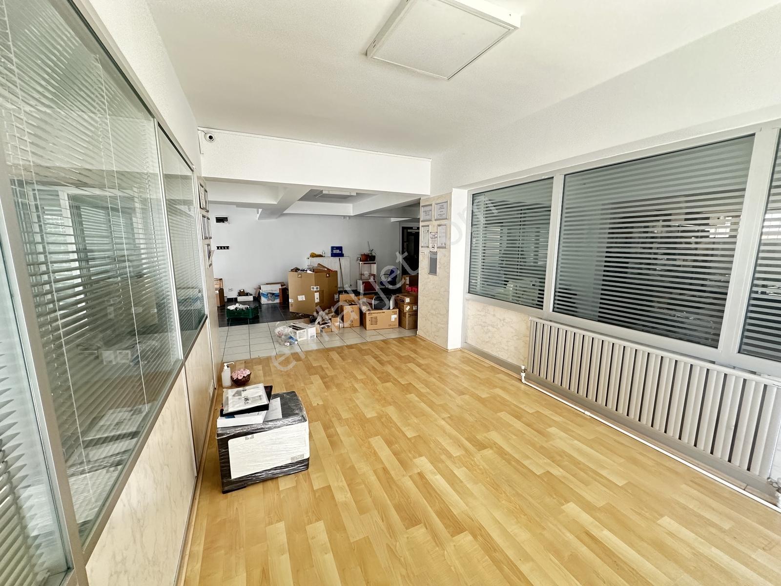 Cevizliderede Prestijli Konumda Satılık 300 M² Kurumsal Ofis - Görsel 27