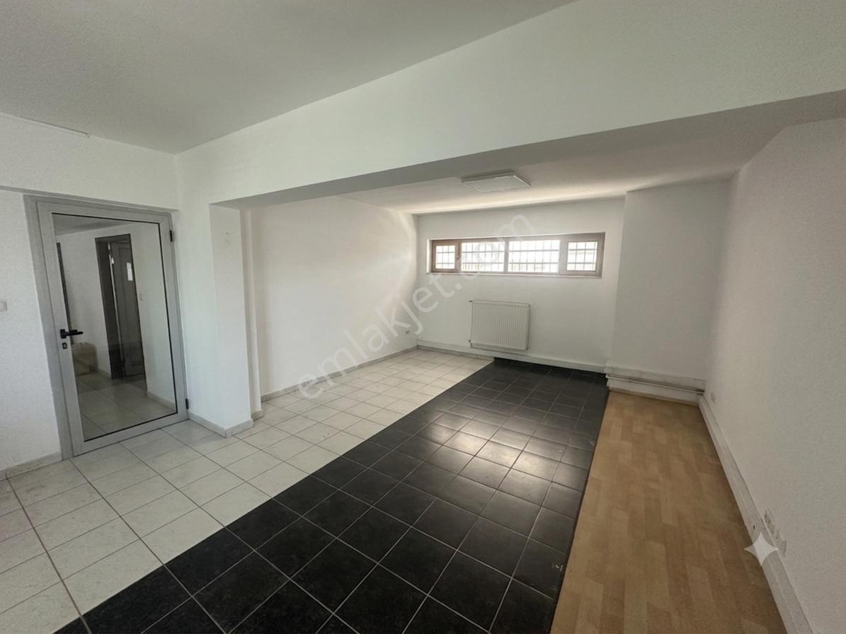 Cevizliderede Prestijli Konumda Satılık 300 M² Kurumsal Ofis - Görsel 19