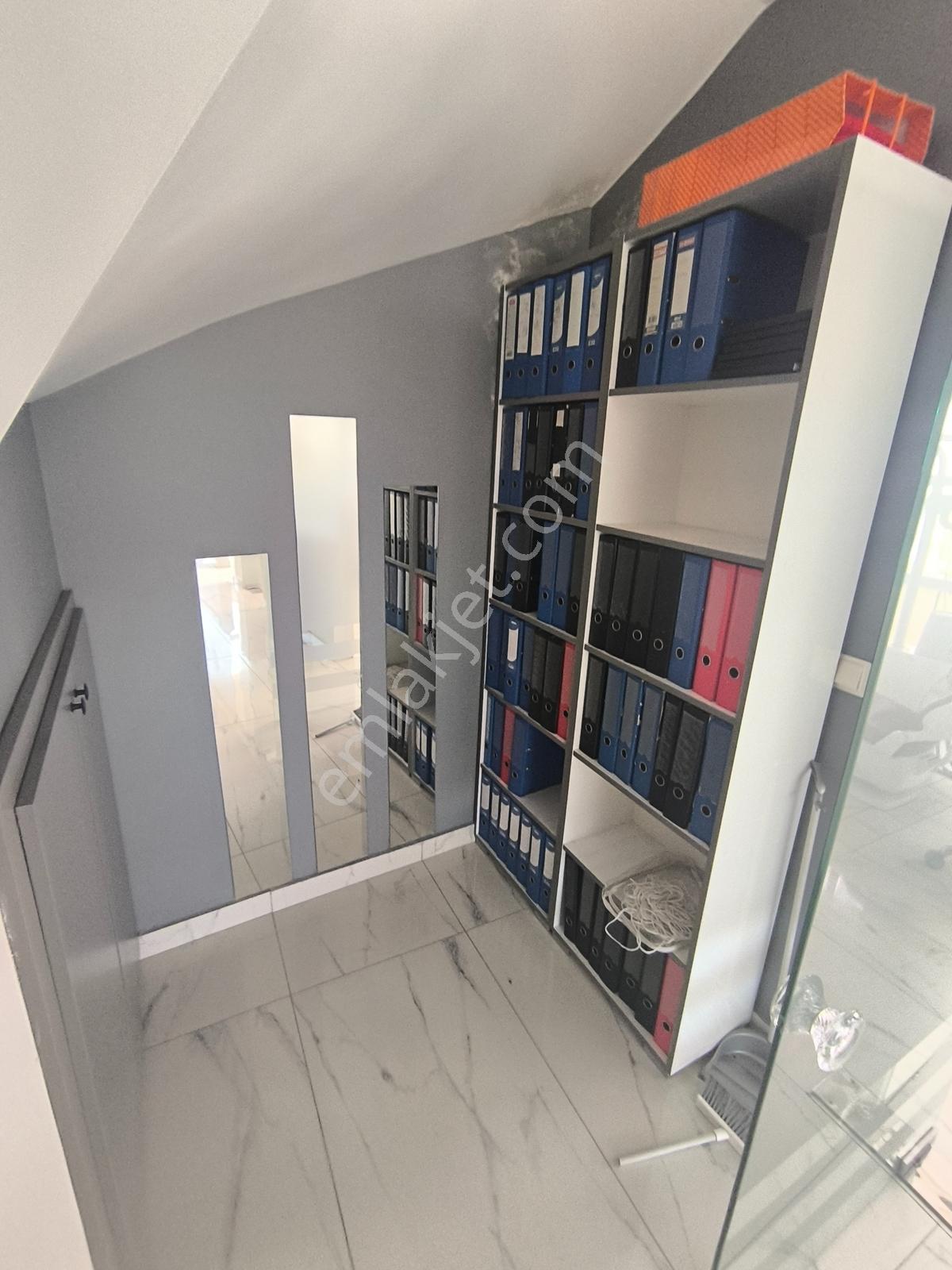 Kariyer'den Şimşek Plaza İş Merkezin'de 165 M² İçi Yapılı Ofis - Görsel 23