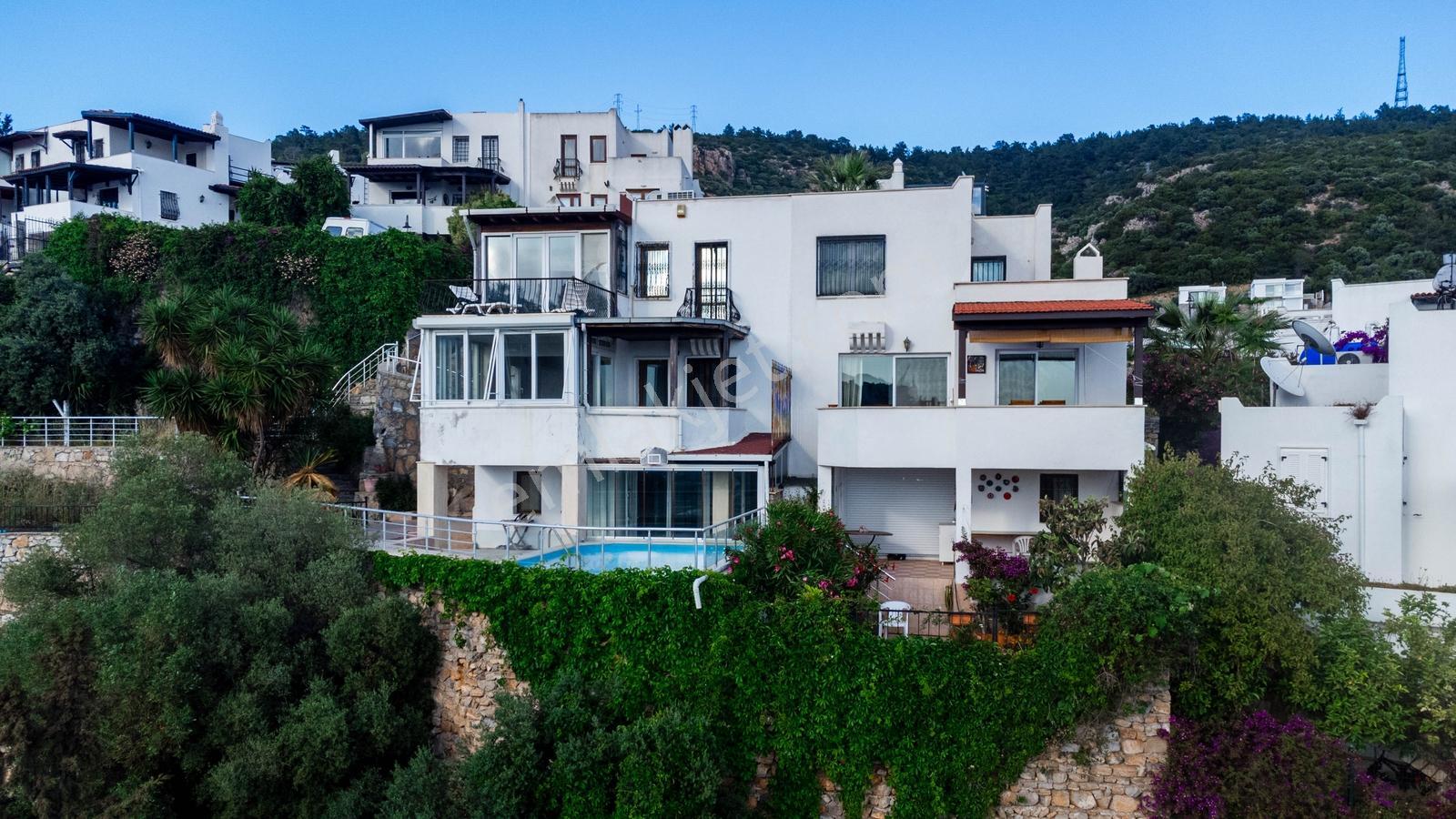 Umurça'da Kesintisiz Kale Ve Deniz Manzaralı Kiralık Villa