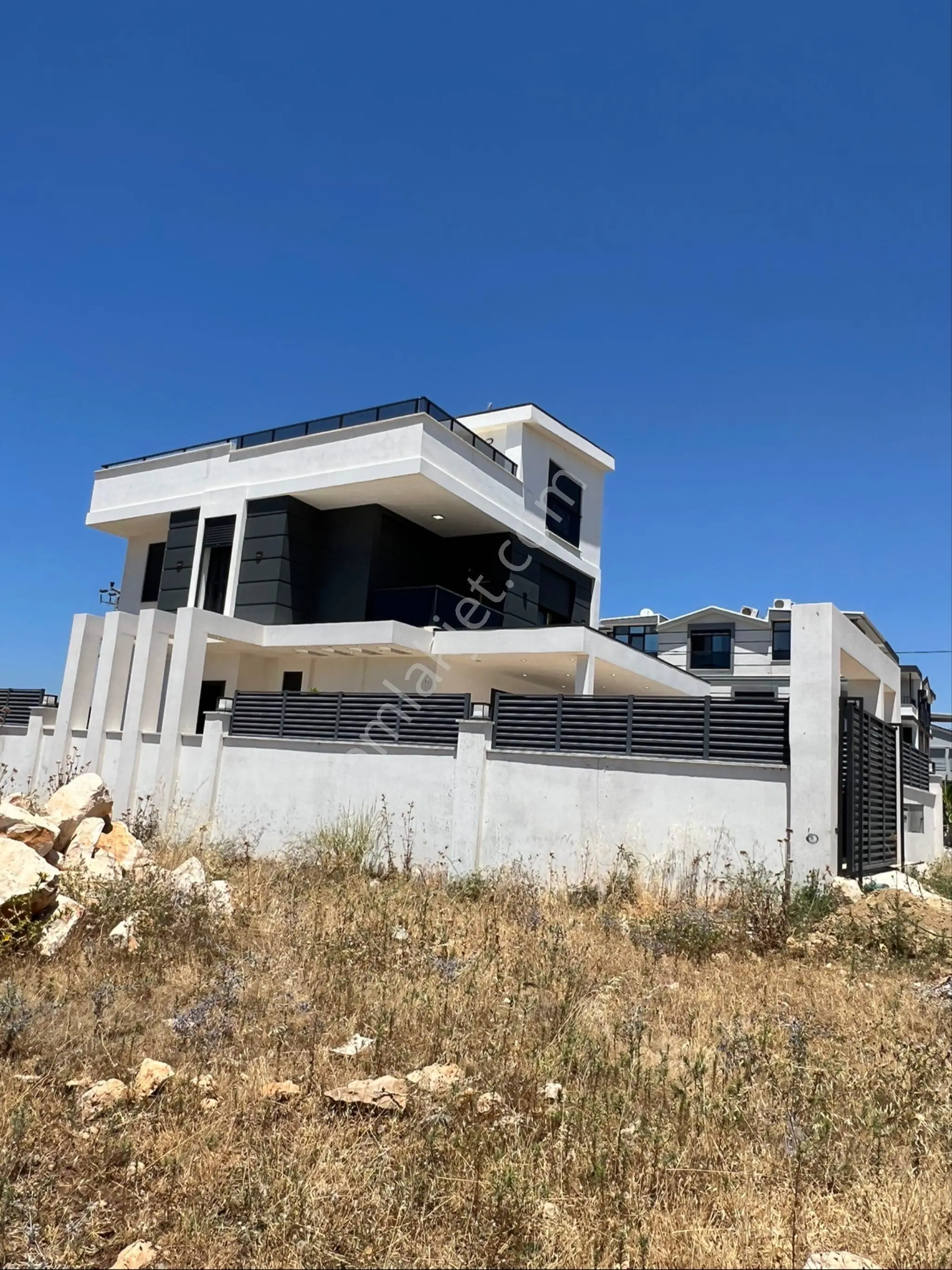 Didim Efelerde Müstakil Havuzlu 4+1 Villa