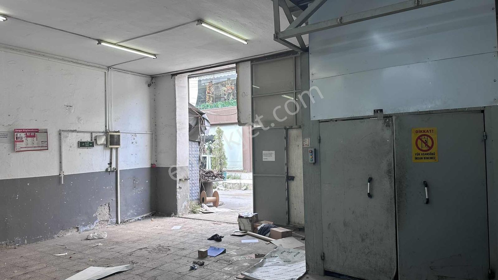 Çınarlı'da Cadde Cepheli İki Katlı Asansörlü Depoya Uygun