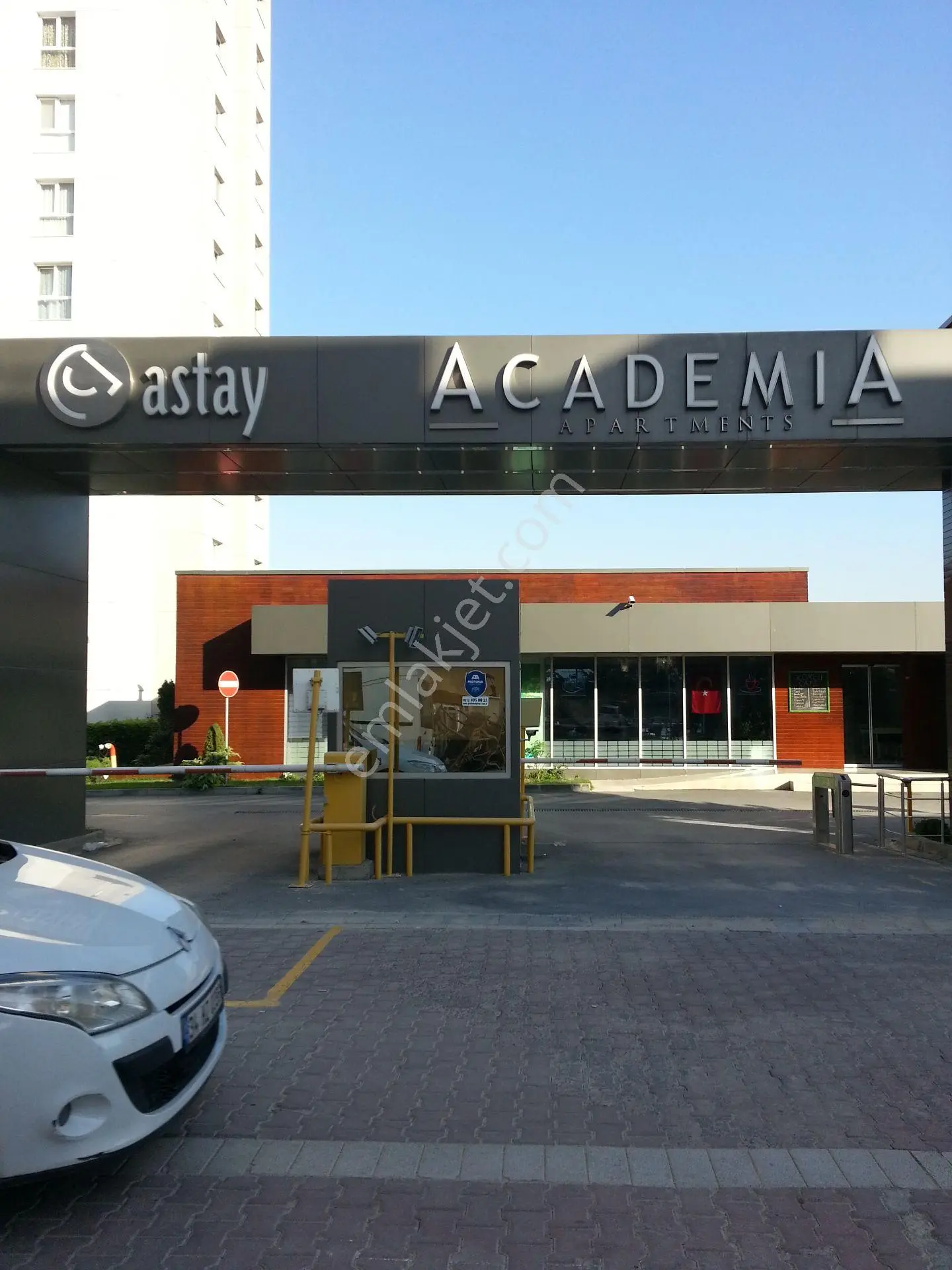 Avcılar Merkezde Havuzlu Site İçi Daire