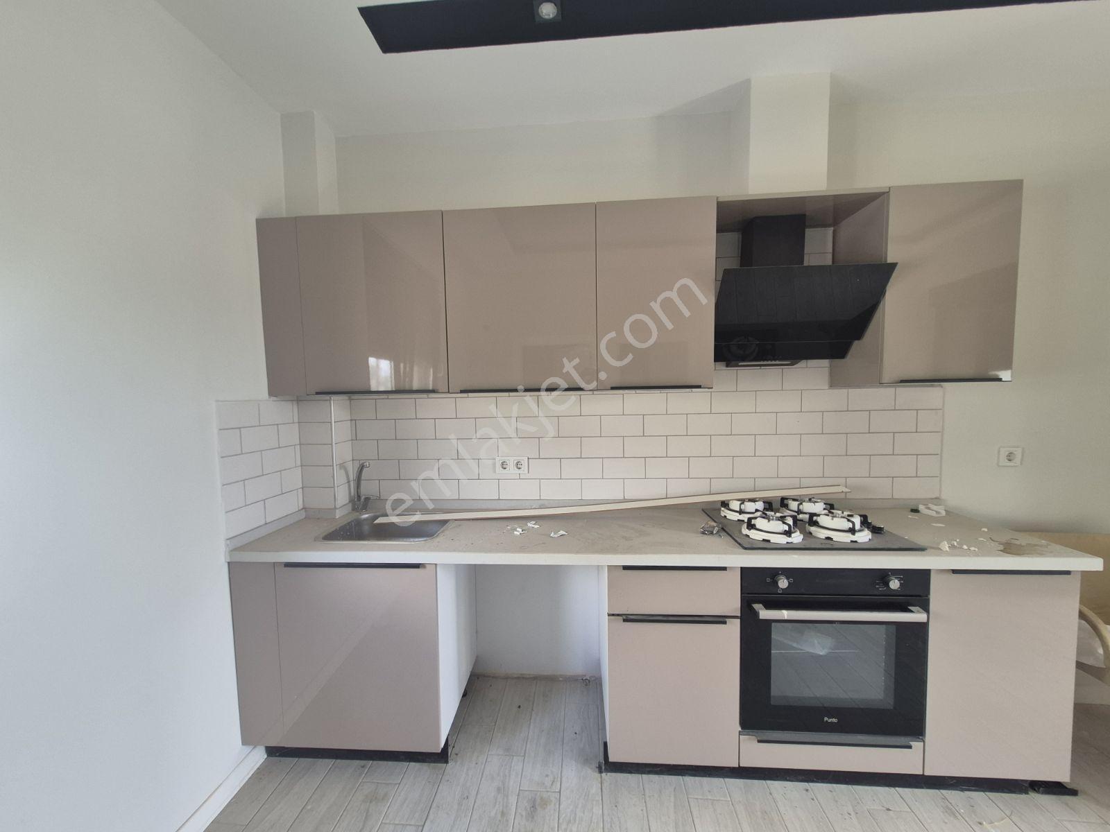 Havuz Başı , Bahçe Kullanımlı Eşyalı 1+1 Köşe Daire - Görsel 11