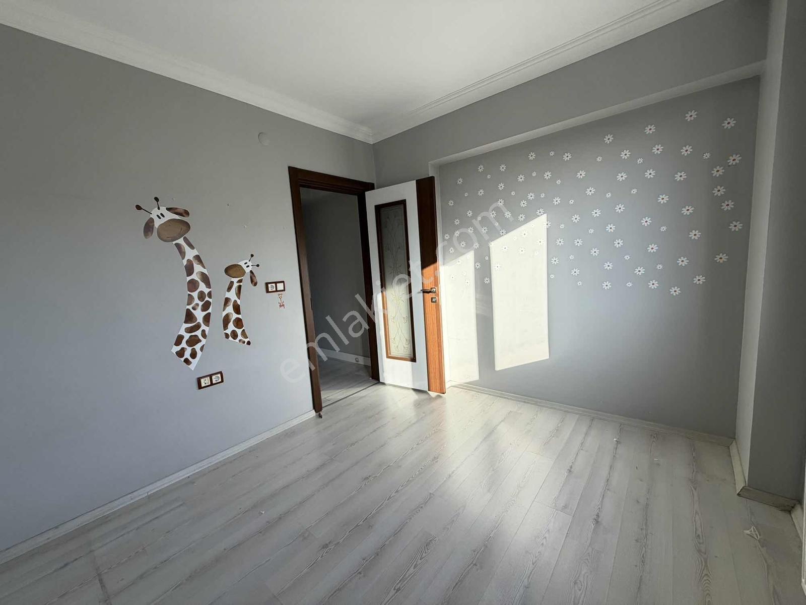 Özgün Gm'den - Güzelyurt Havuzlu Sitede Kiralık 3+1 Arakat Daire - Görsel 4