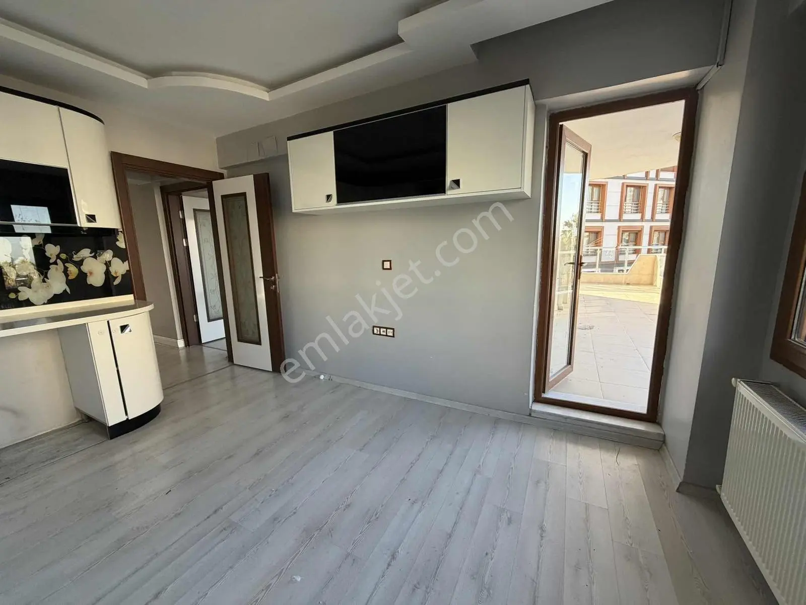 Özgün Gm'den - Güzelyurt Havuzlu Sitede Kiralık 3+1 Arakat Daire - Görsel 3