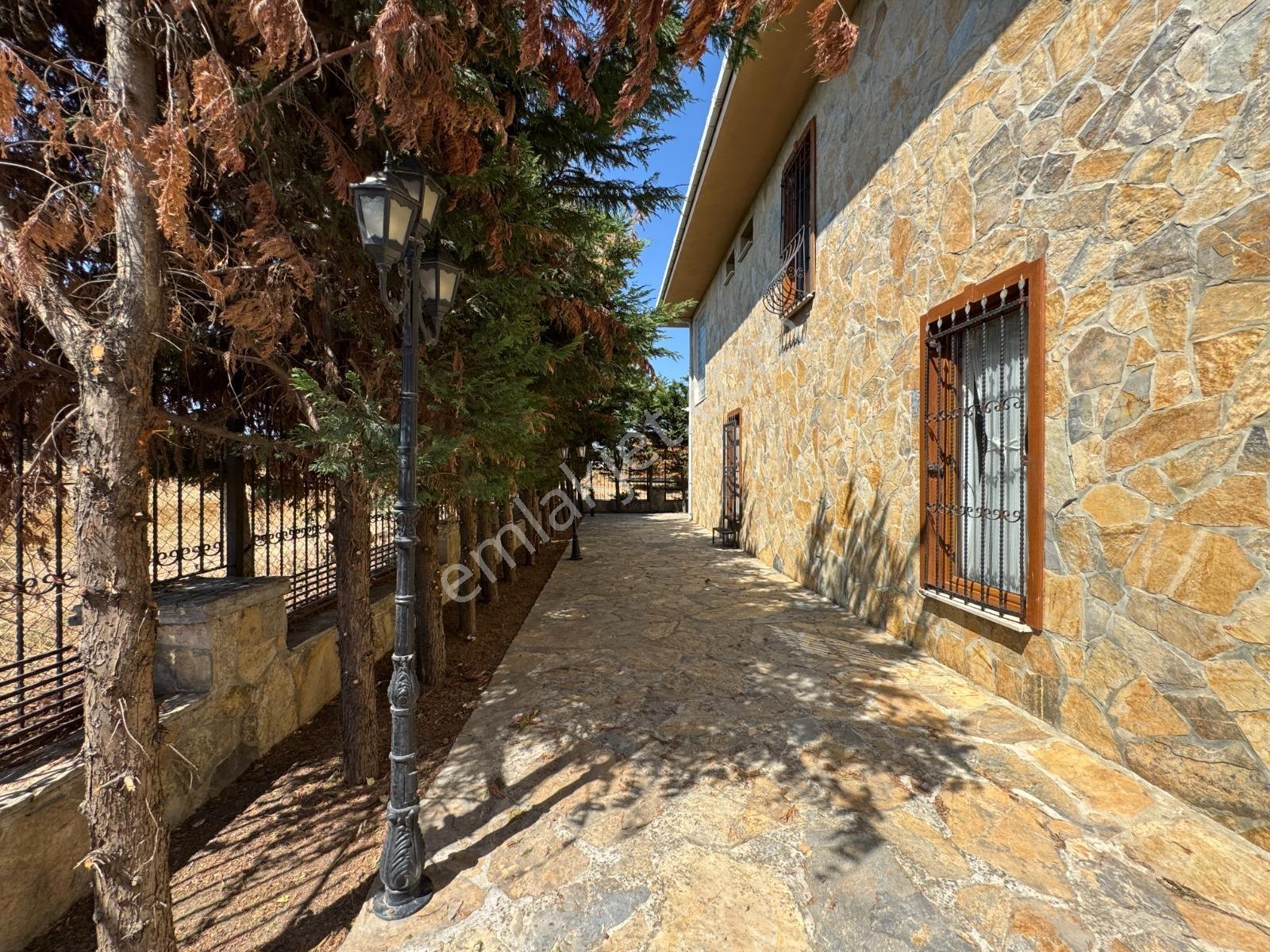 Kavaklı Caddesi E5e Yürüme Mesafesi 6+1 Satılık Taş Villa - Görsel 44