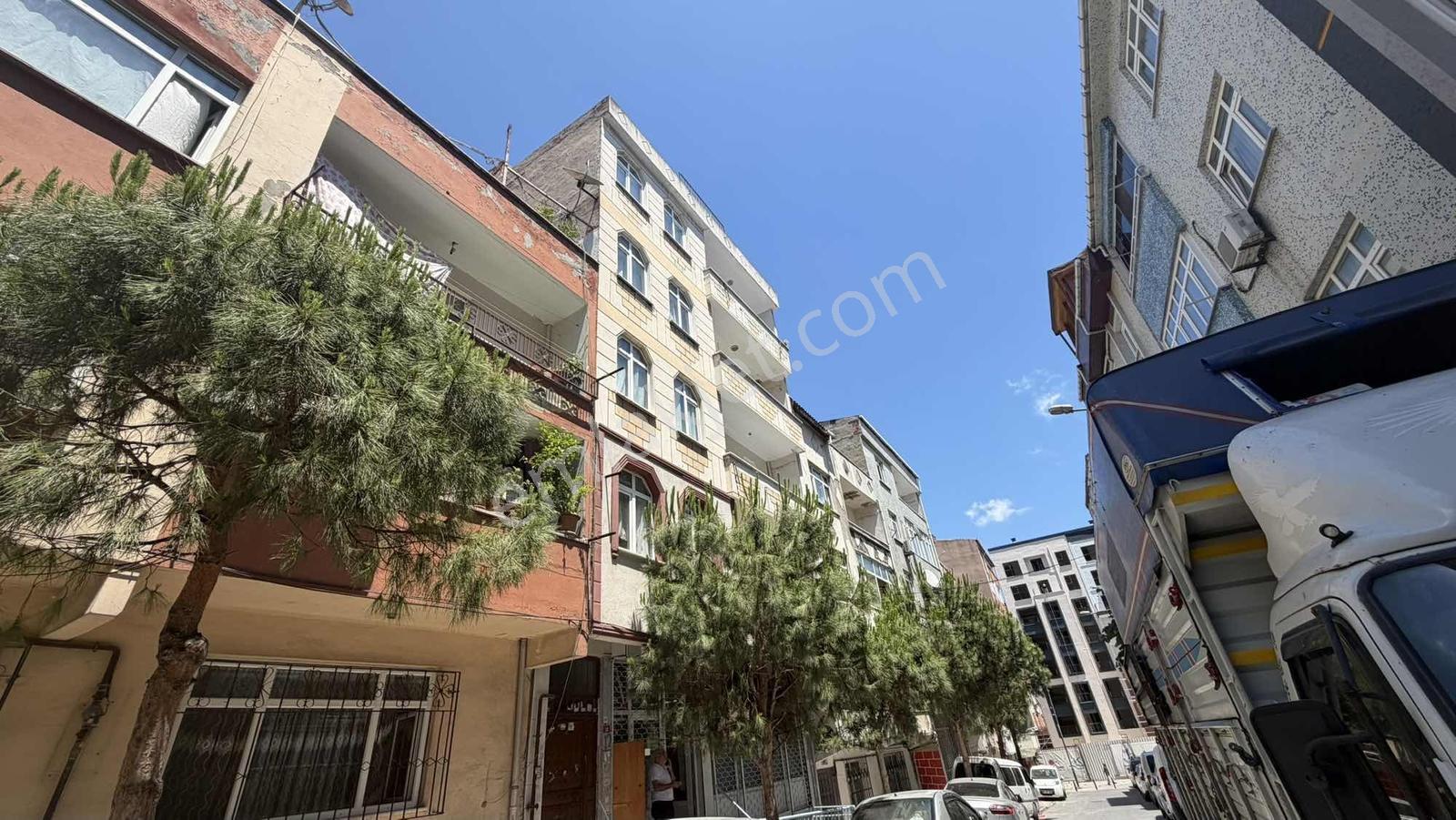 Yemimahallede 3+1 130 M2 Çift Balkonlu Geniş Ve Kullanışlı - Görsel 3