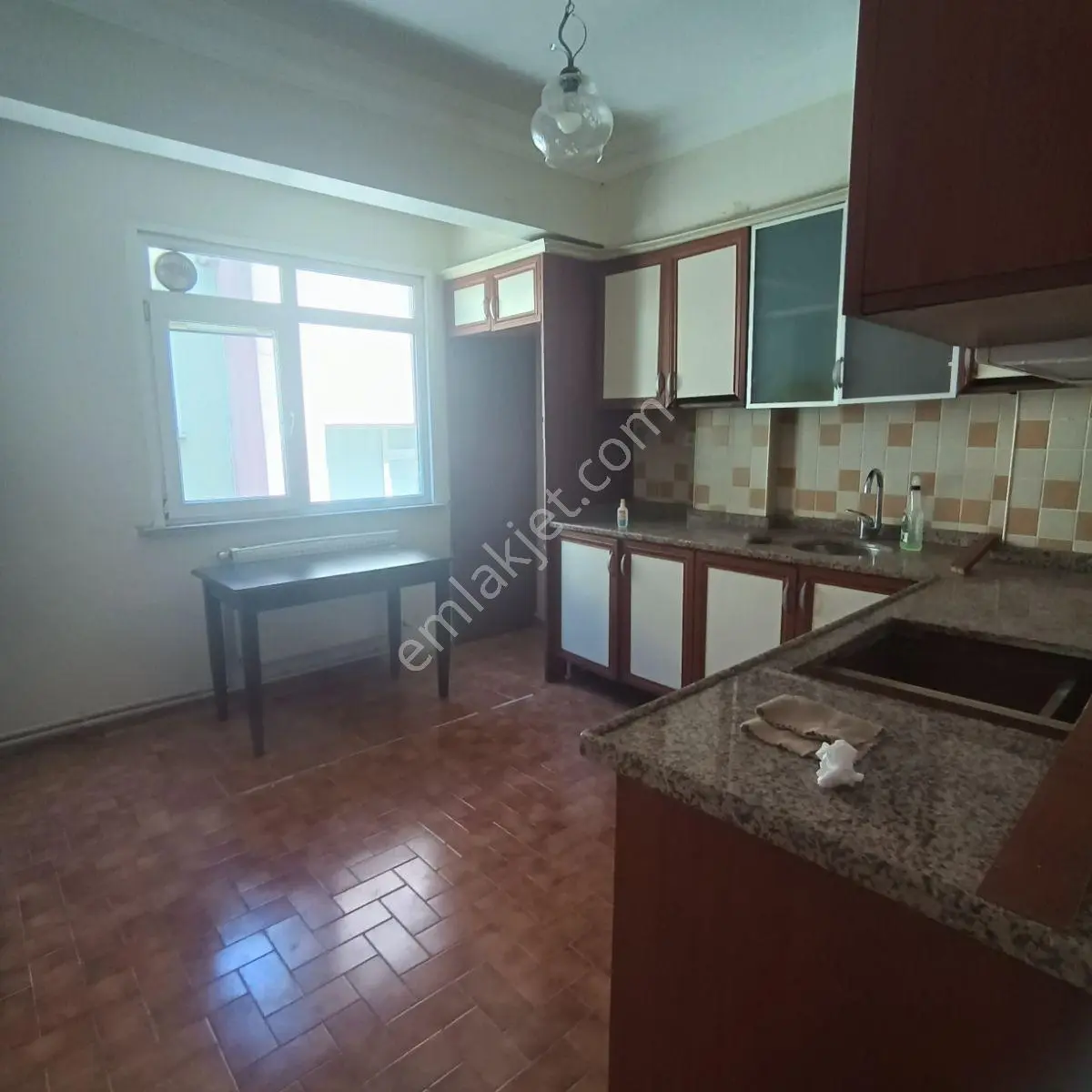 Kağıthane Nurtepe Kiralık Büyük Ara Kat Balkonlu Düz Yerde - Görsel 2
