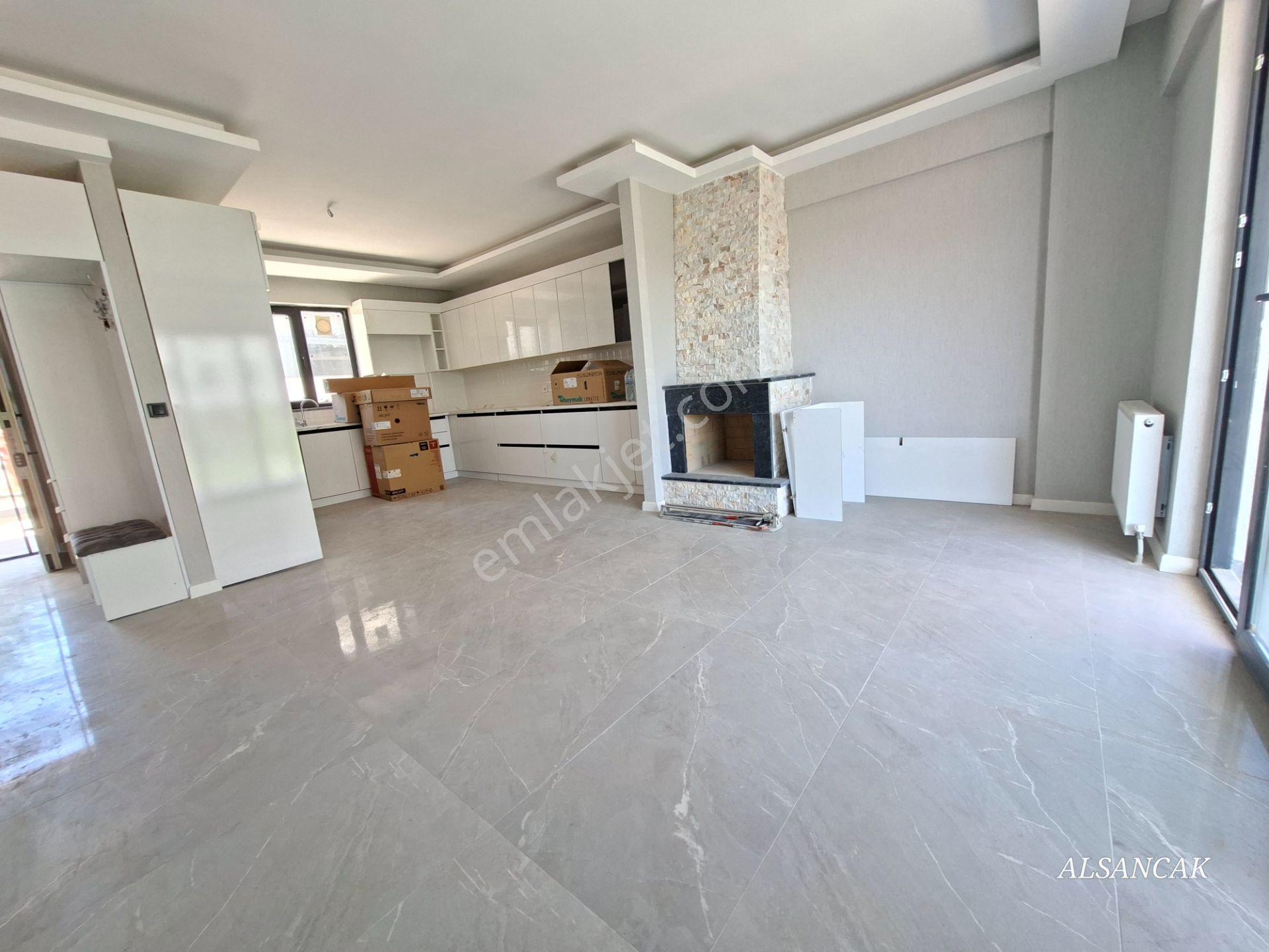 Bağlıca Da Geniş Bahçeli Kiralık Villa 3 Katlı 6+1 Ön Cephe