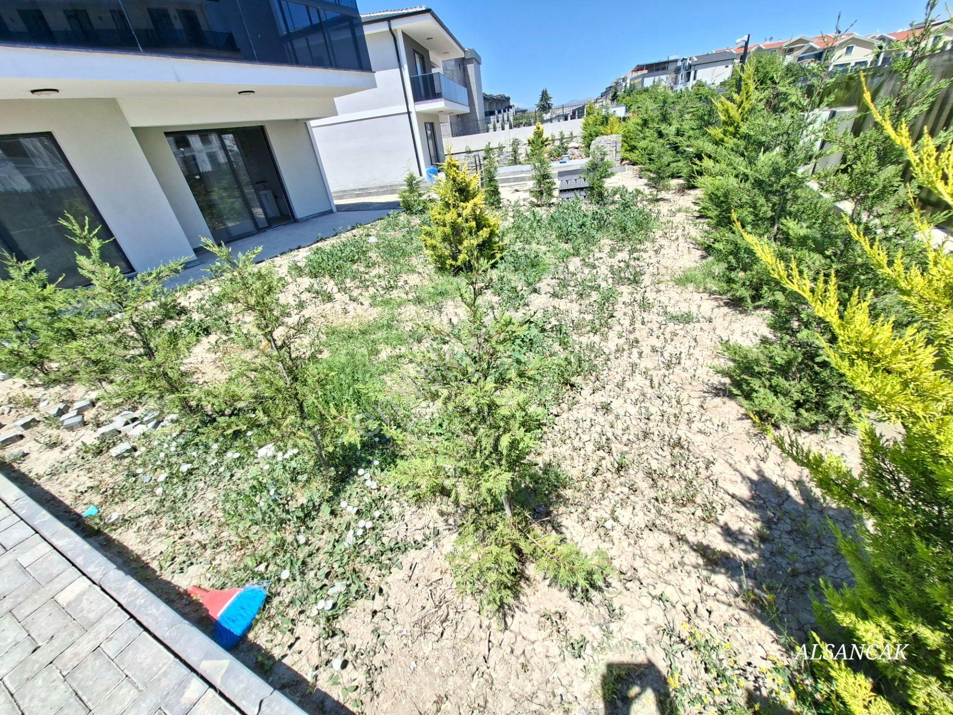 Bağlıca Da Geniş Bahçeli Kiralık Villa 3 Katlı 6+1 Ön Cephe - Görsel 13
