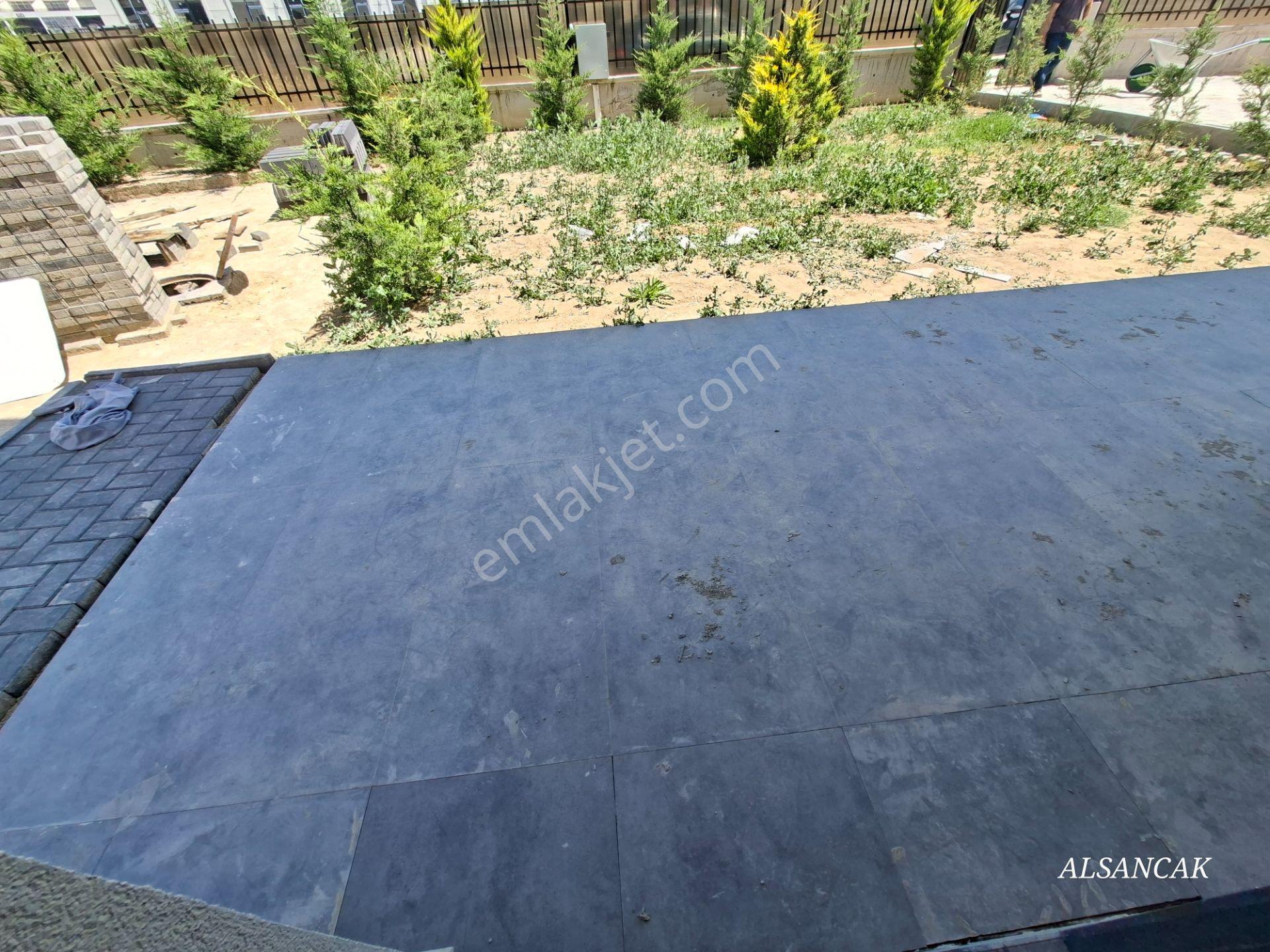 Bağlıca Da Geniş Bahçeli Kiralık Villa 3 Katlı 6+1 Ön Cephe - Görsel 9