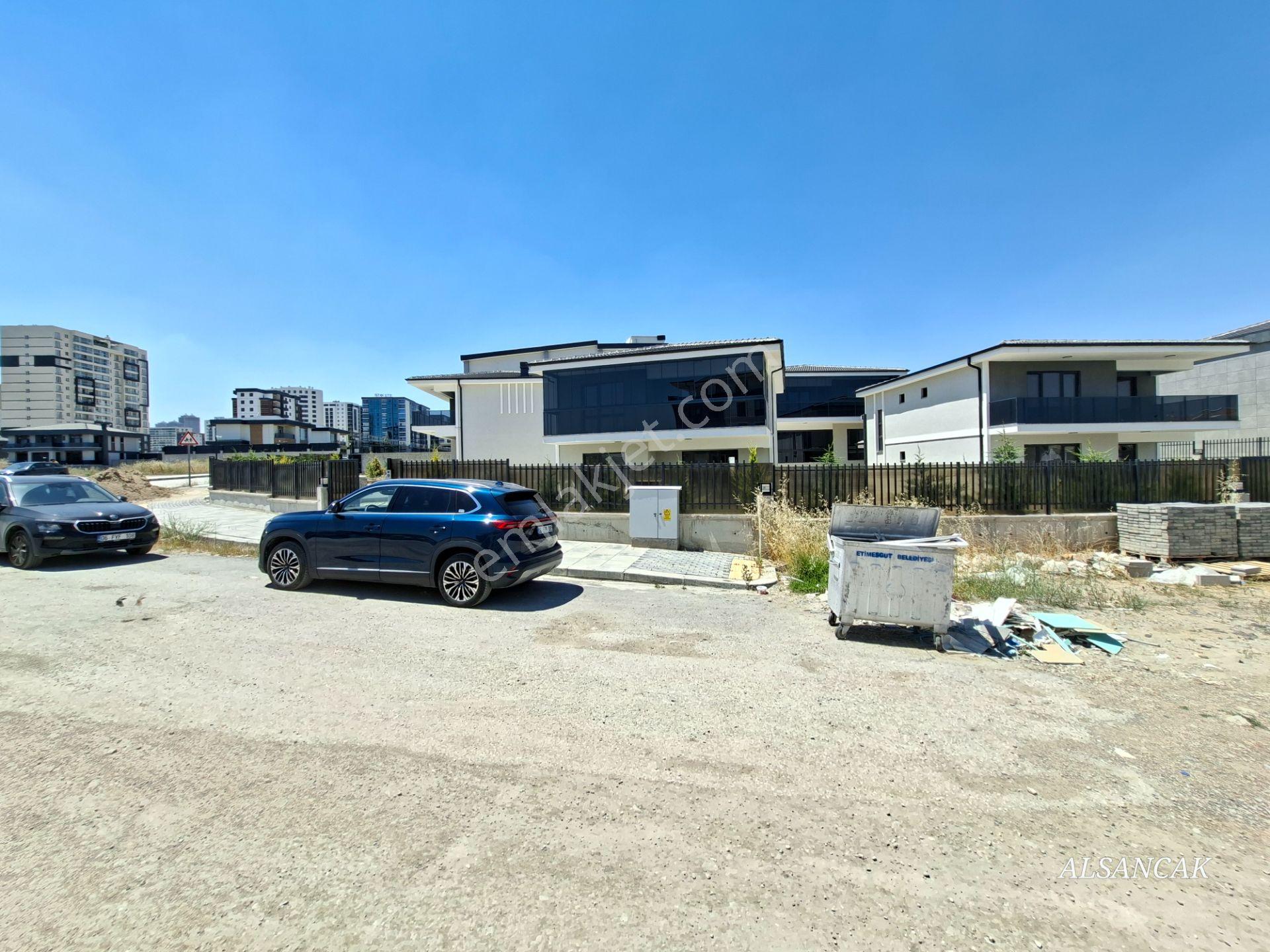 Bağlıca Da Geniş Bahçeli Kiralık Villa 3 Katlı 6+1 Ön Cephe - Görsel 29